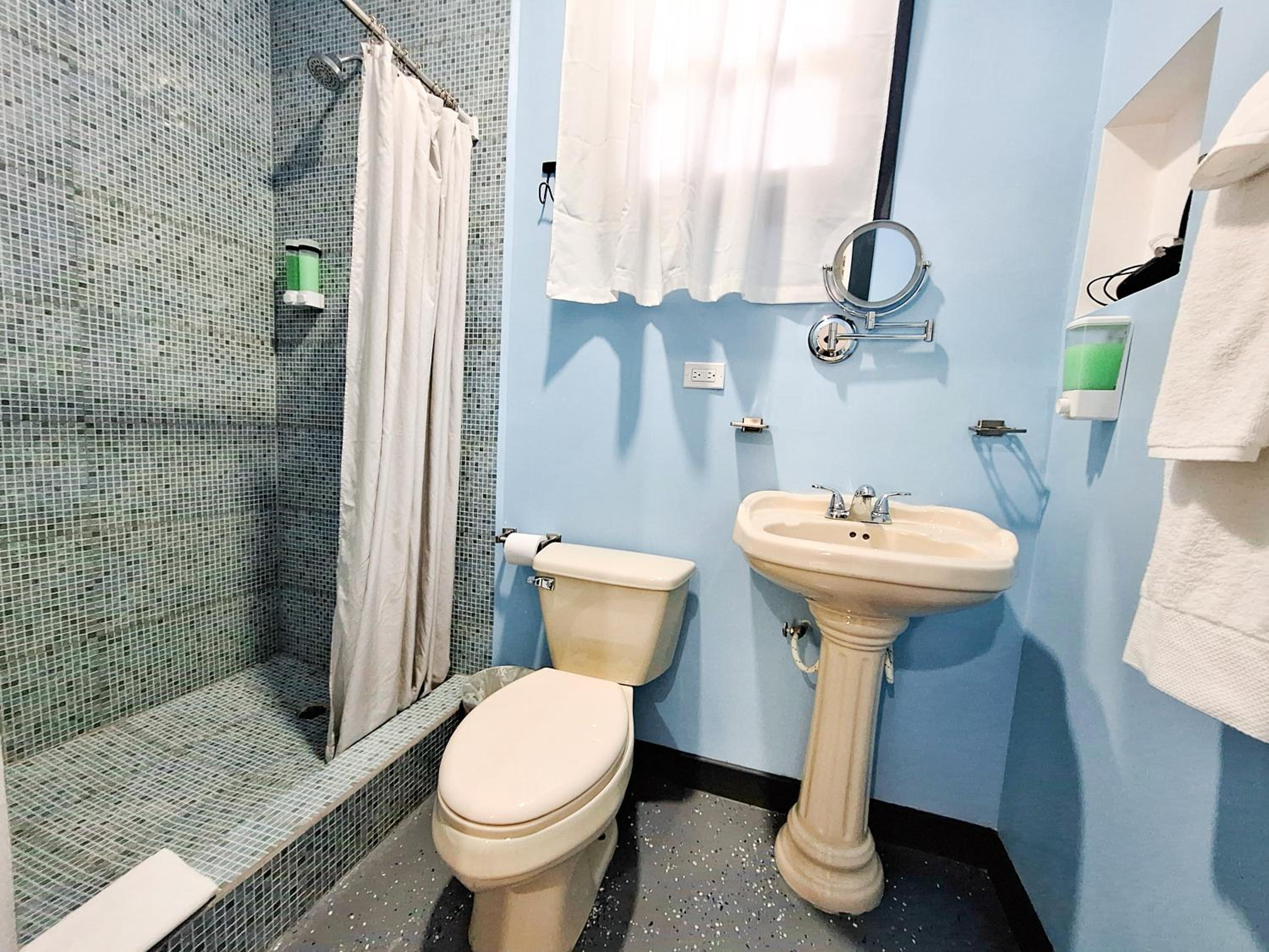 Comfort King Room photo 3