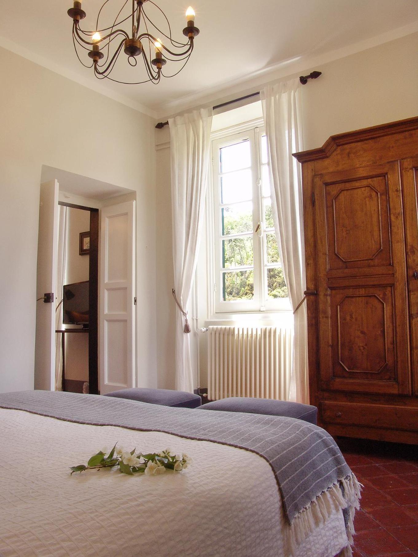 One-Bedroom Apartment with View photo 2
