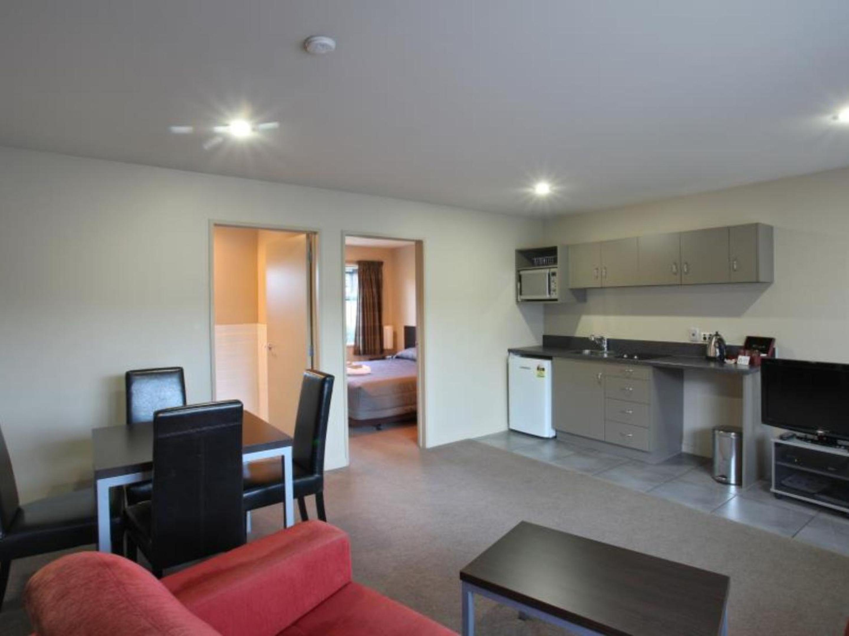 Classic One-Bedroom Apartment with King Bed photo 3