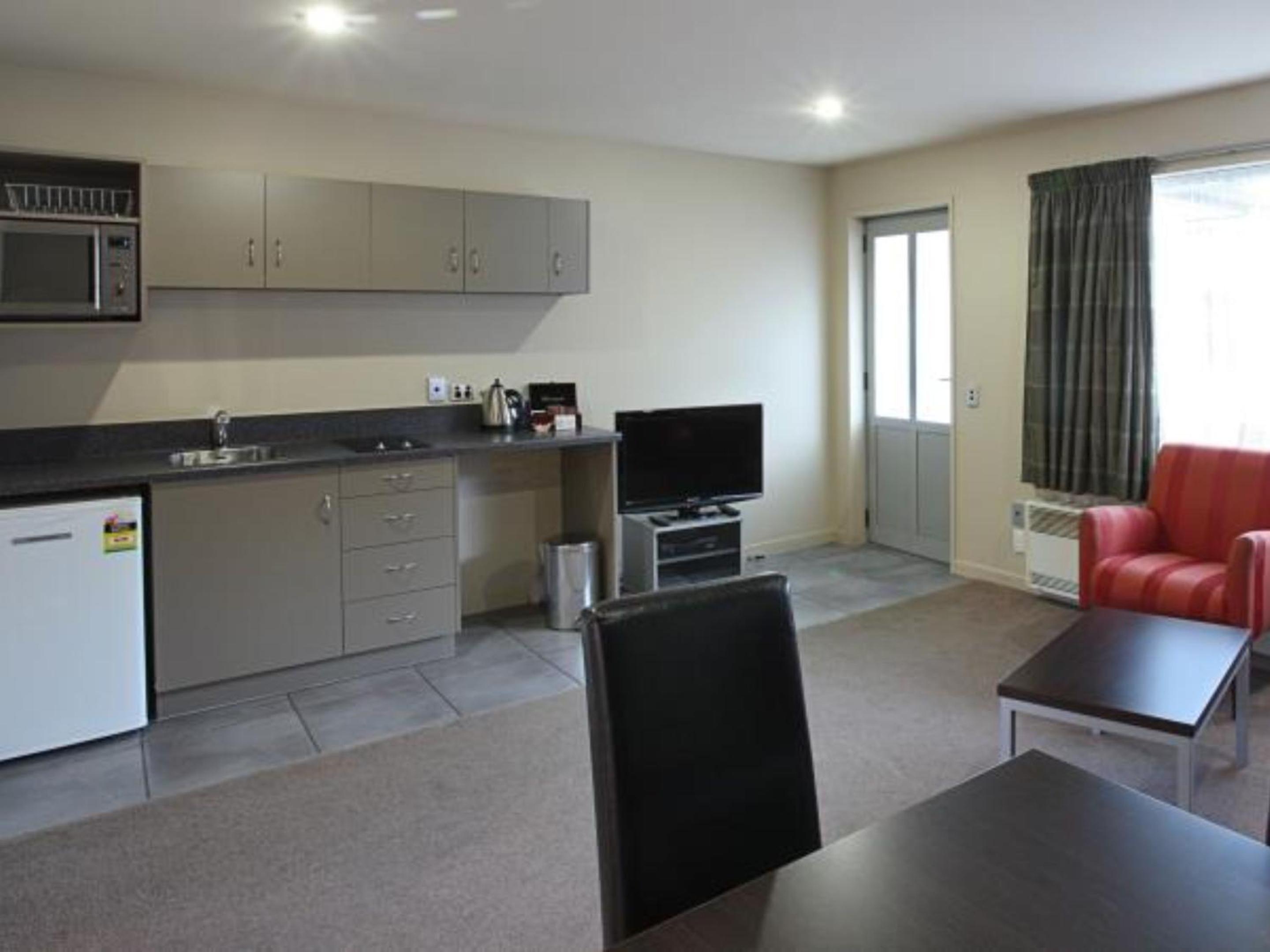 Classic One-Bedroom Apartment with King Bed photo 2