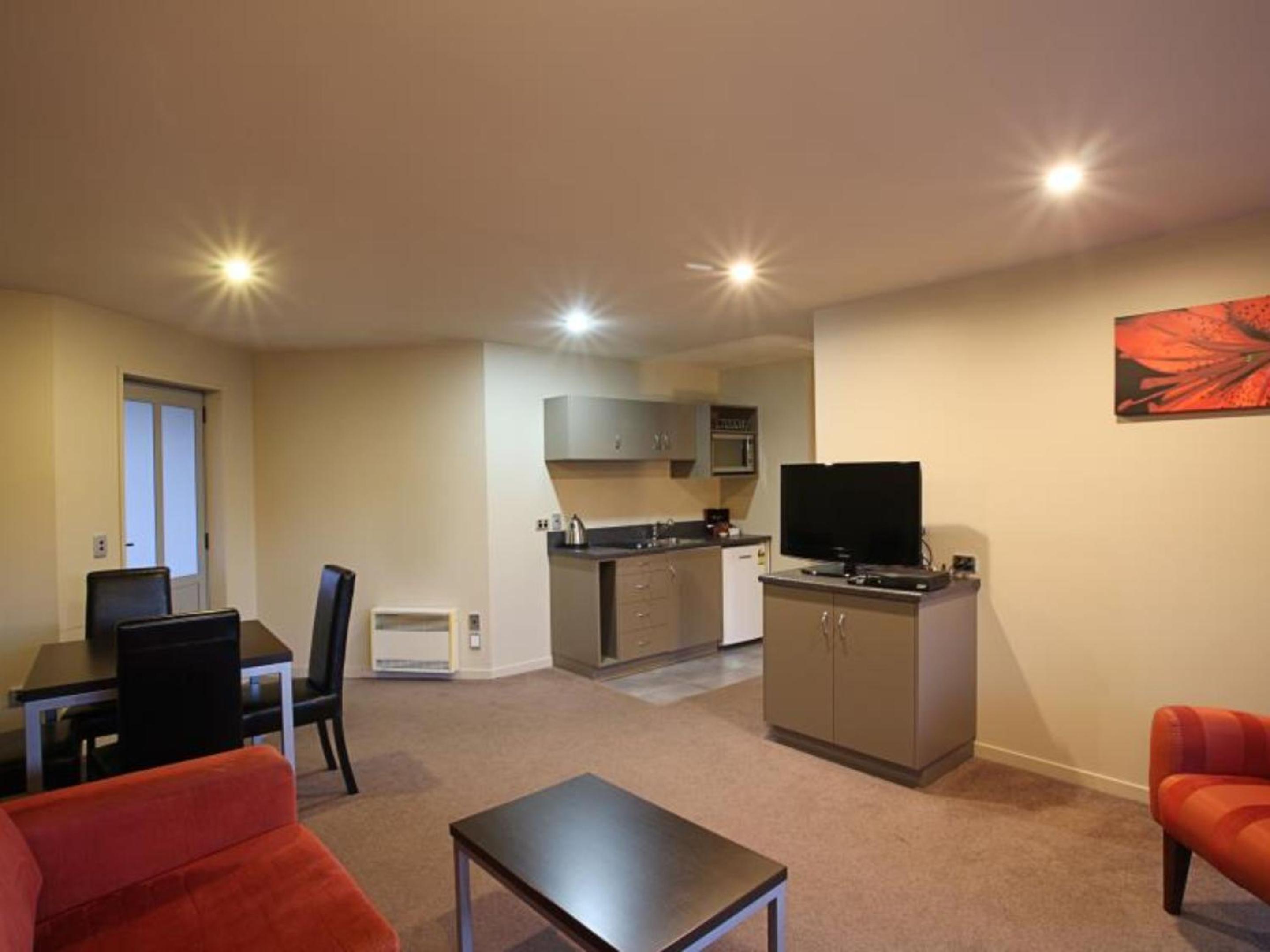 Deluxe One-Bedroom Apartment photo 2