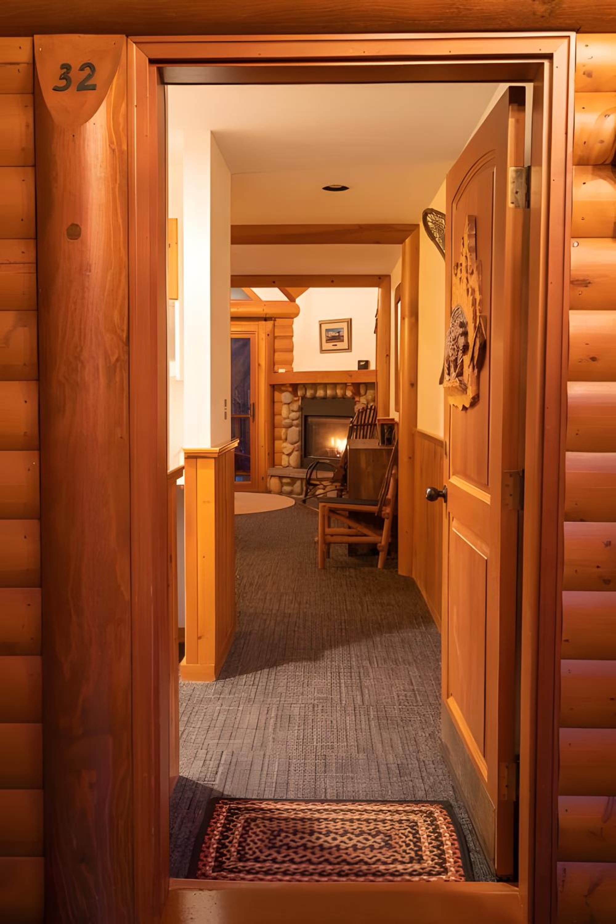 Superior One Bedroom Suite (Lodge Building)