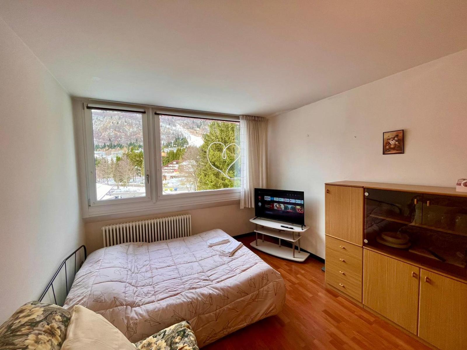 One-Bedroom Apartment photo 3