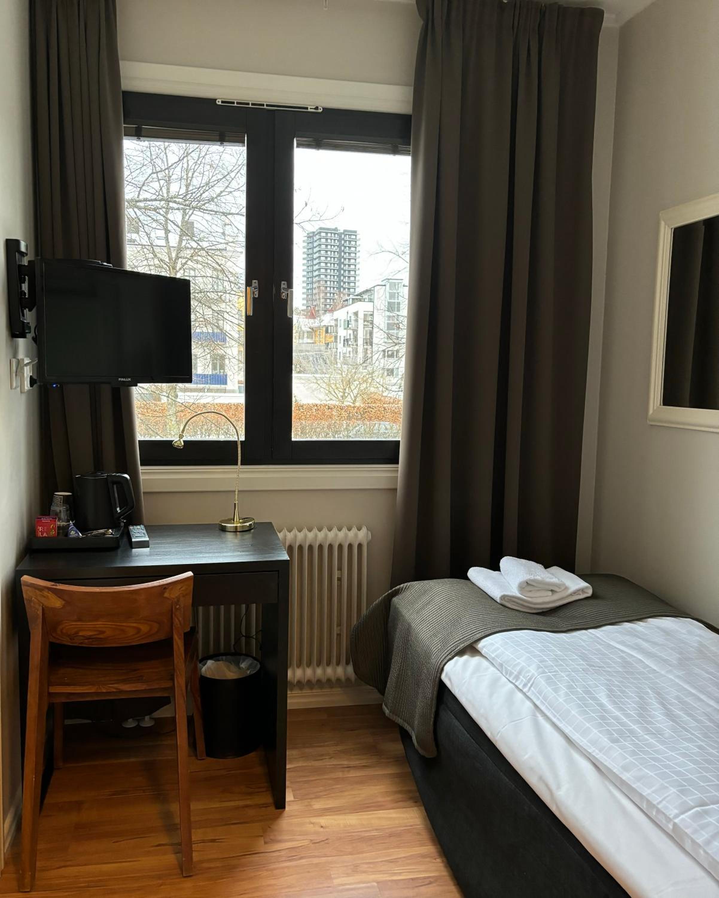 Small Single Room photo 2
