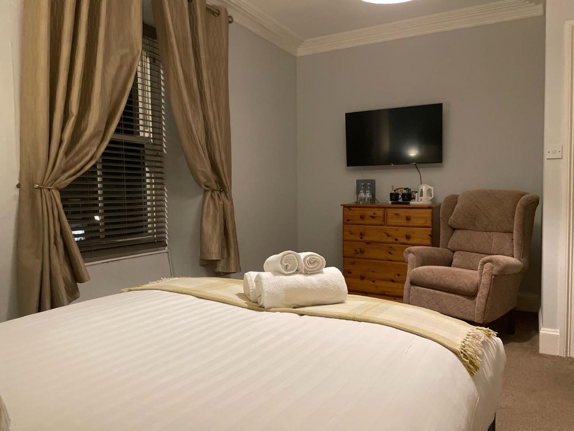 Double Room with Shared Bathroom photo 3