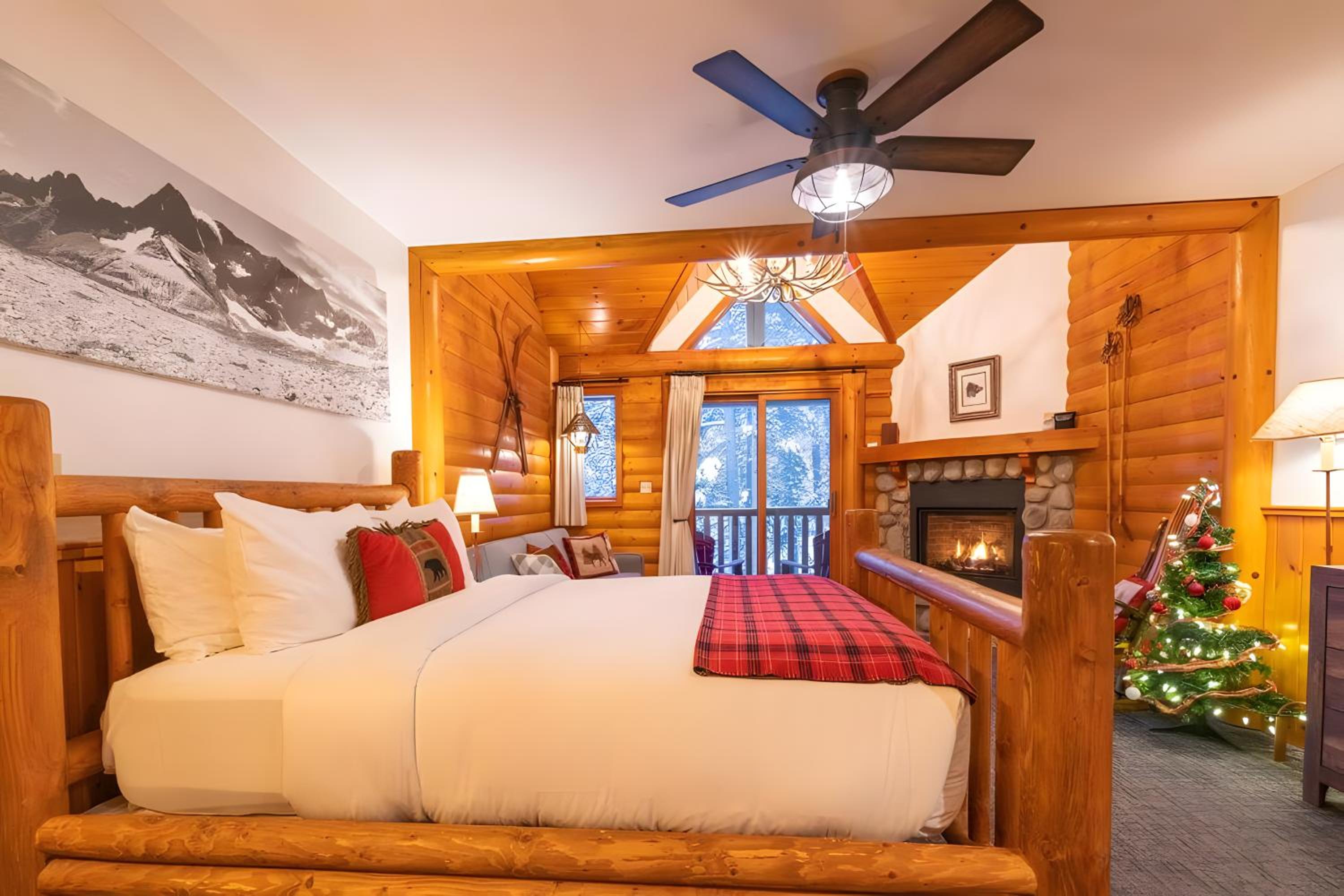 Jacuzzi Suite and Sofa Bed (Lodge Building)