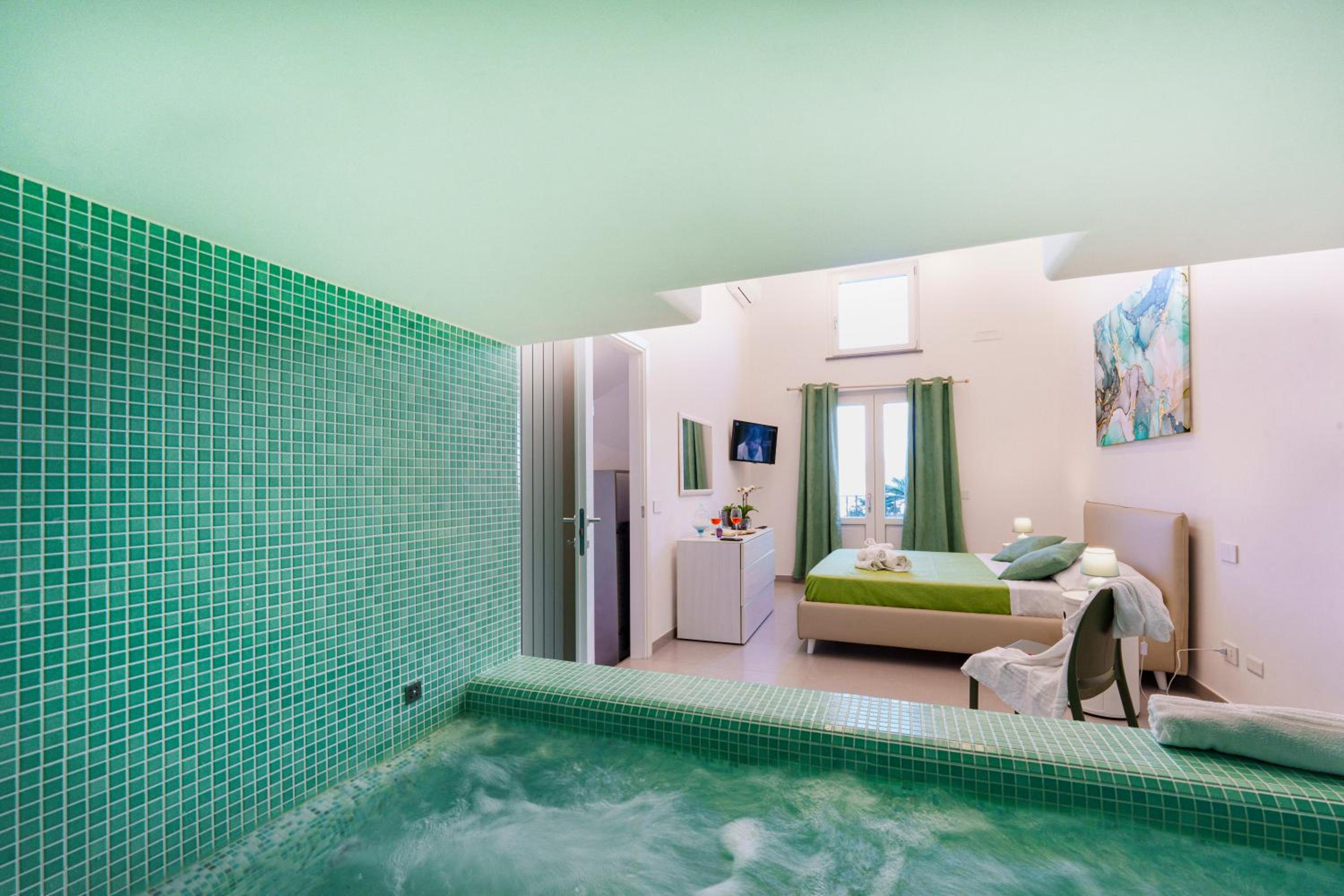 Three-Bedroom House with Hot tub