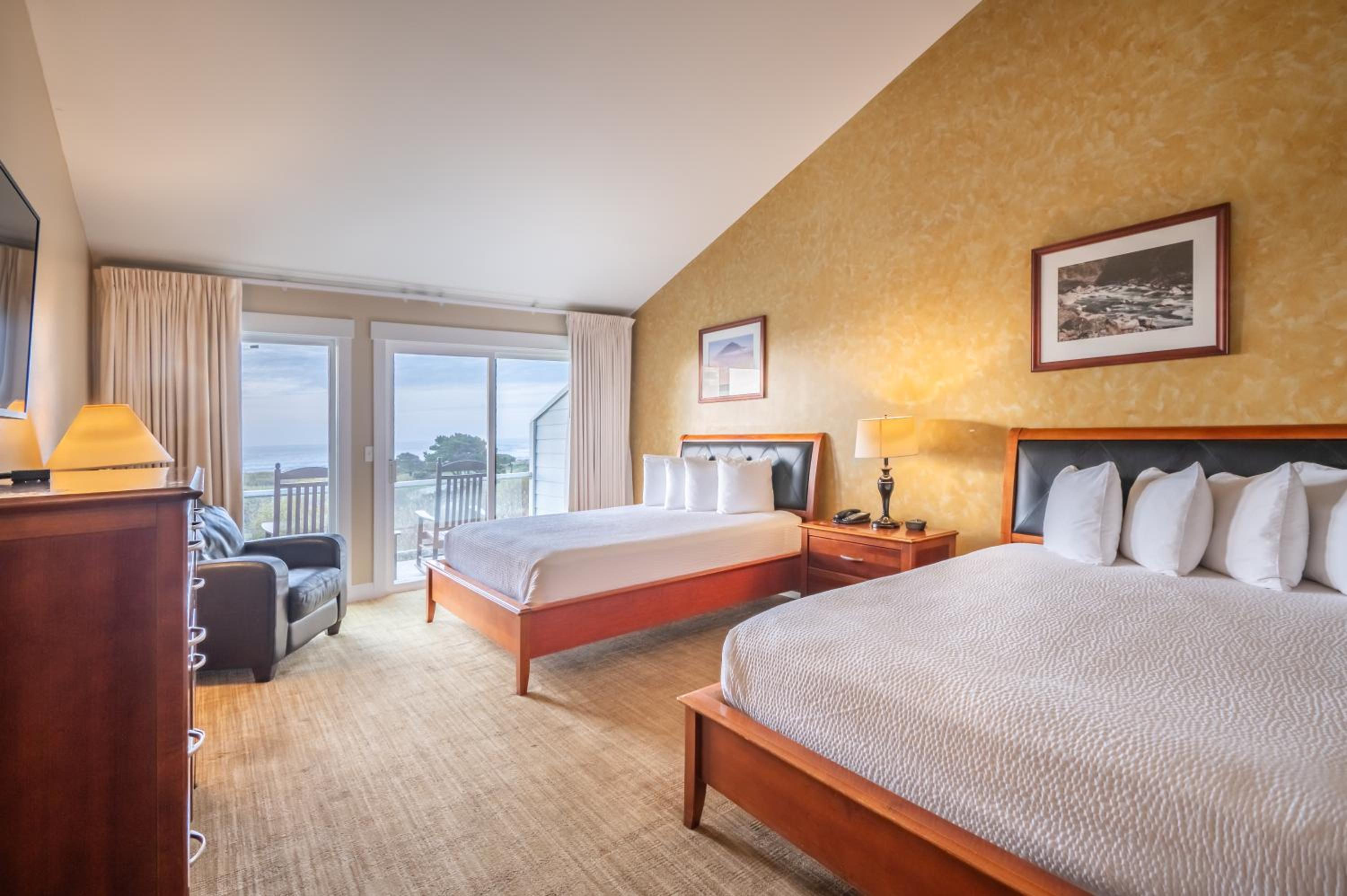 Queen Room with Two Queen Beds with Ocean View photo 2