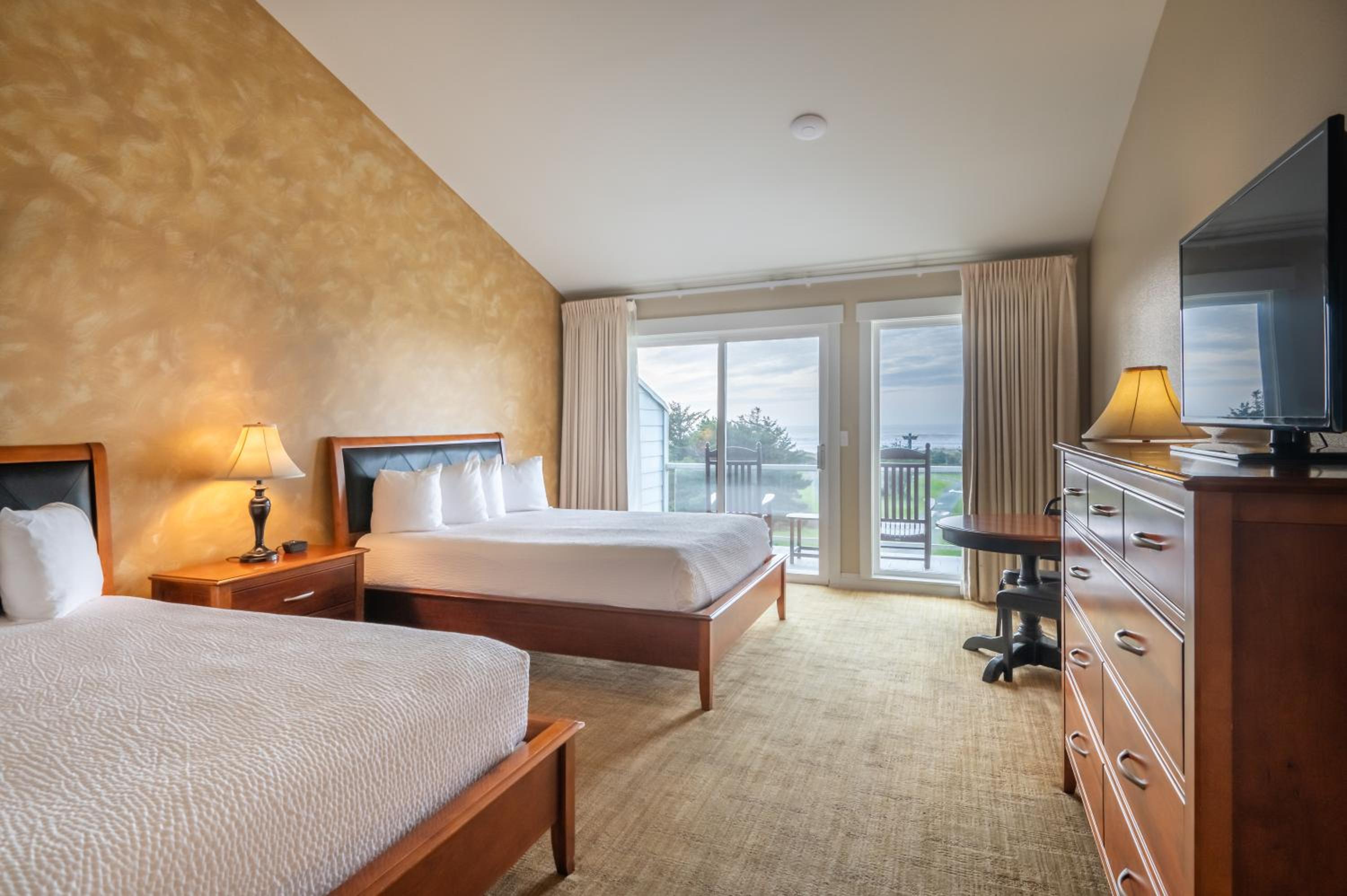 Queen Room with Two Queen Beds with Ocean View photo 1