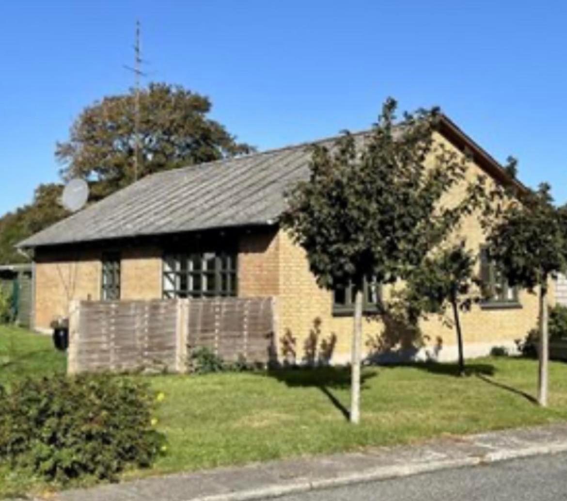 Three-Bedroom House photo 2