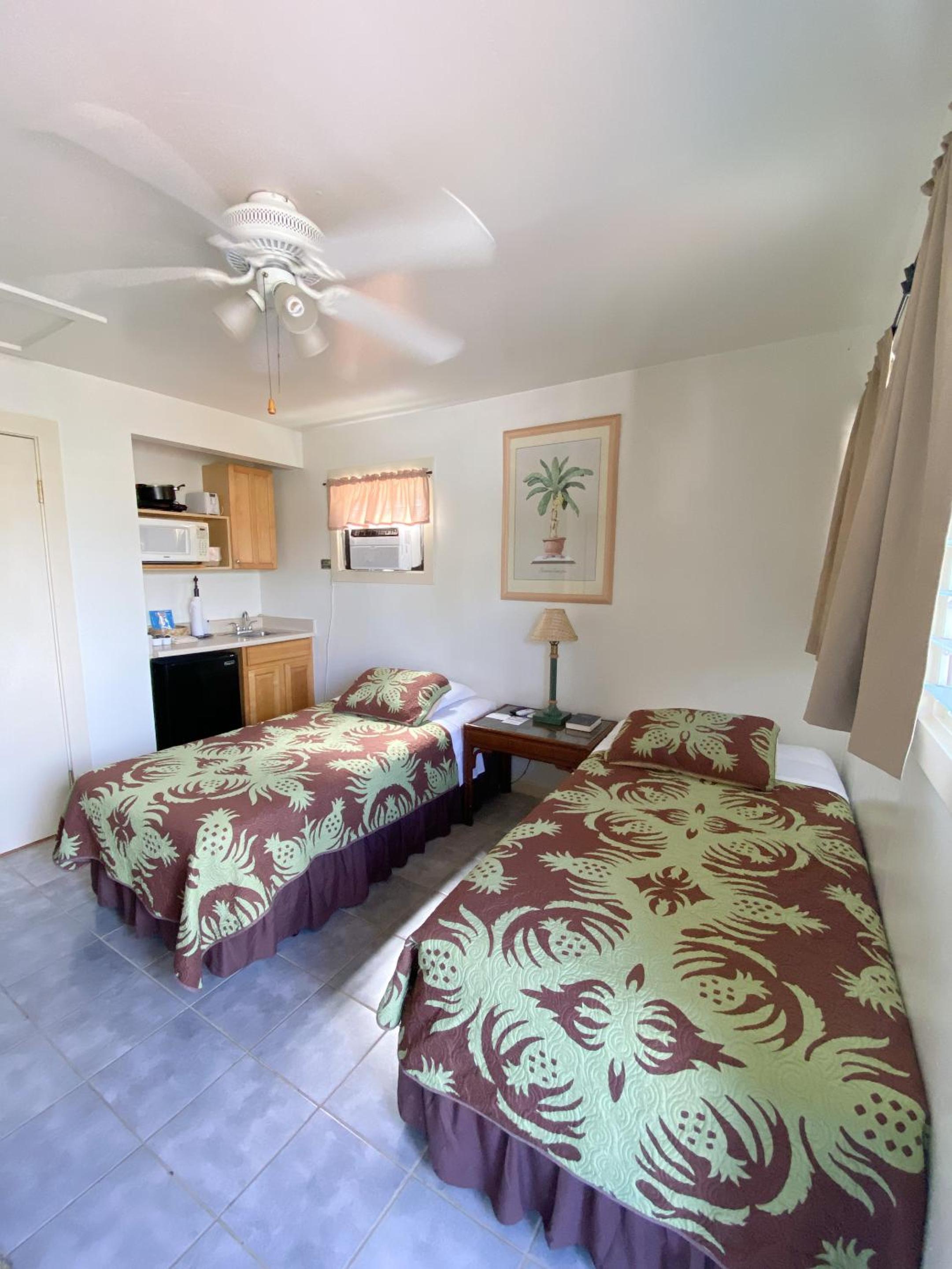 Standard Twin Room - Photo 5