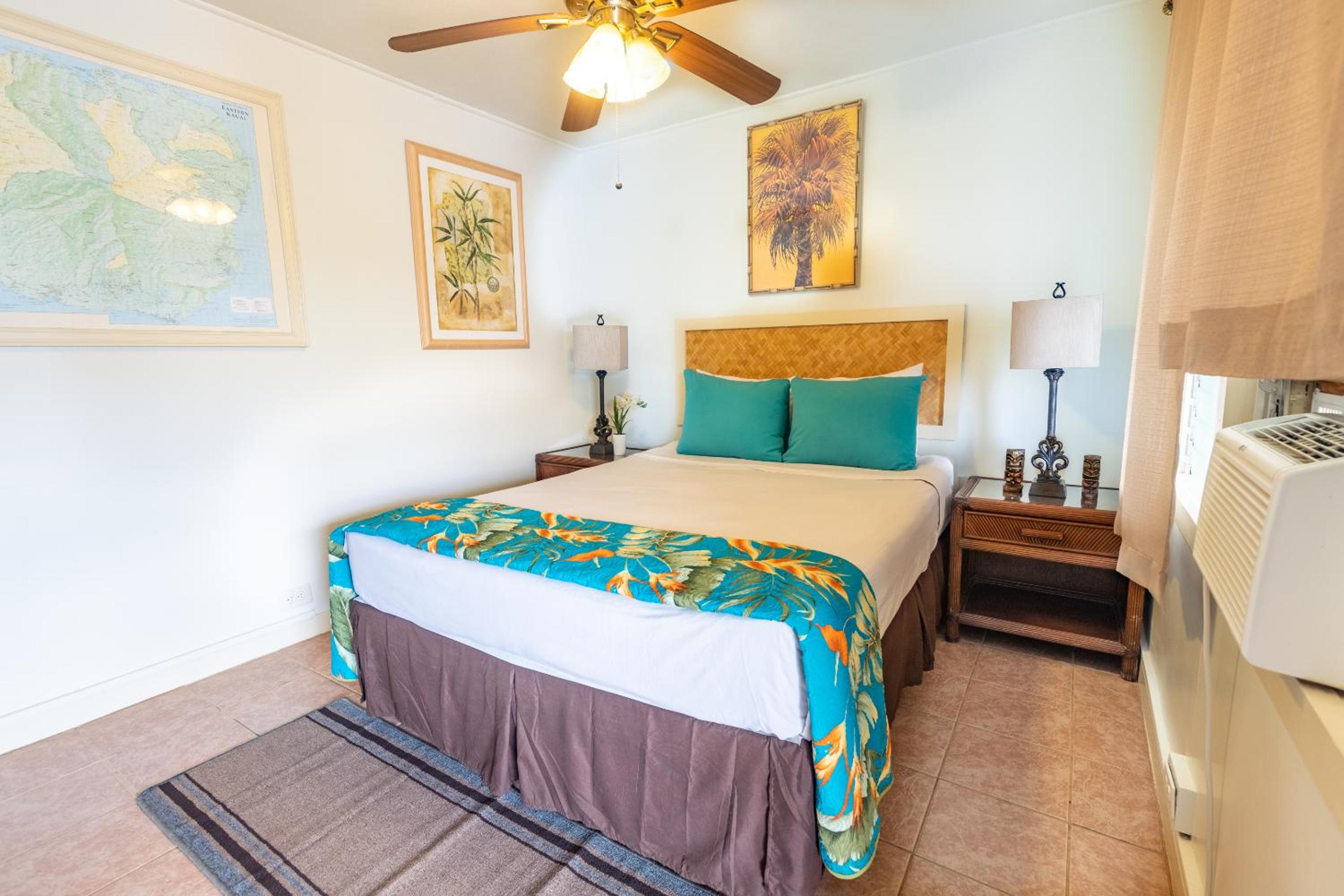 Deluxe Queen Room - Photo 8