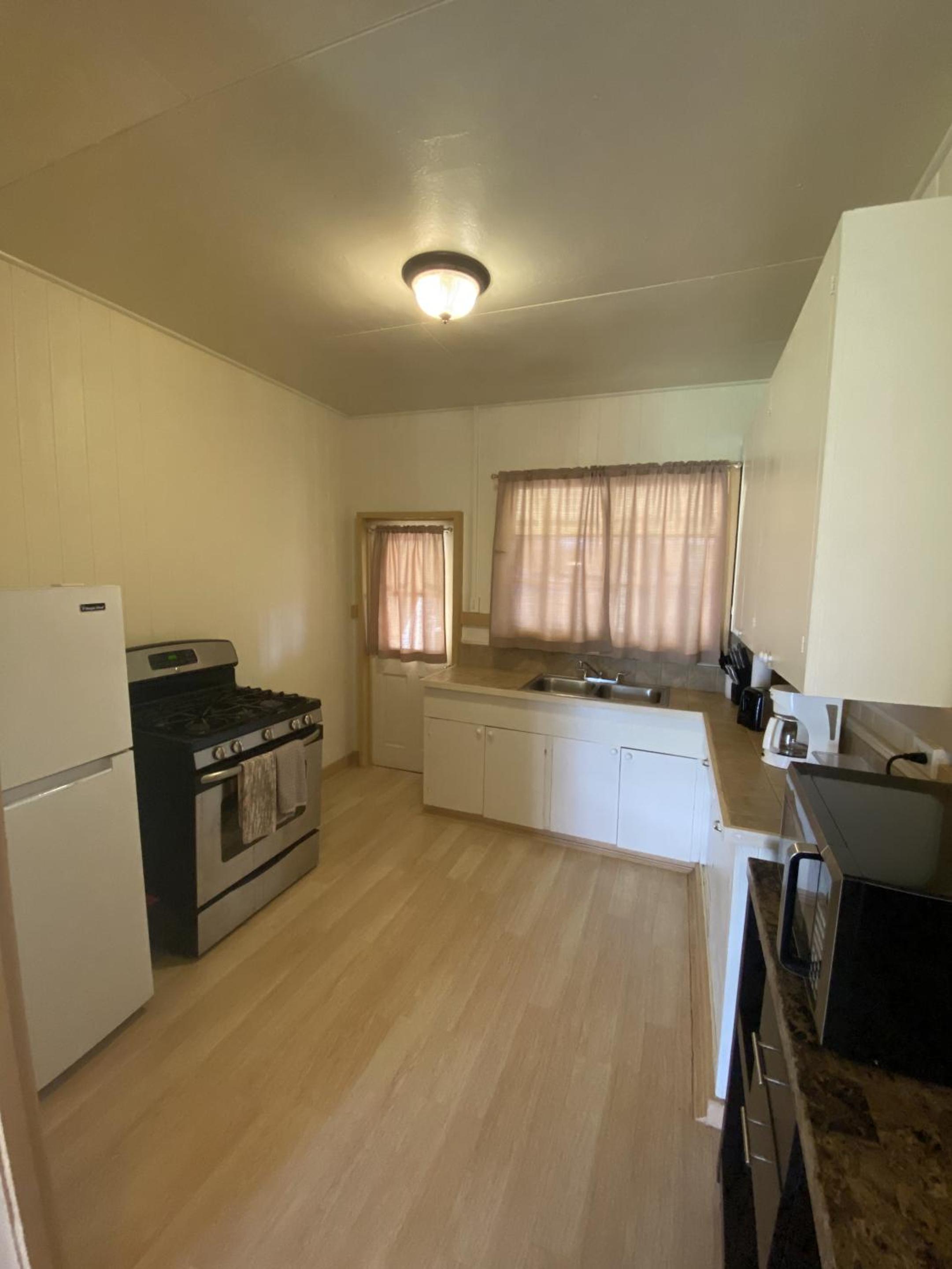 Two-Bedroom Cottage - Photo 11