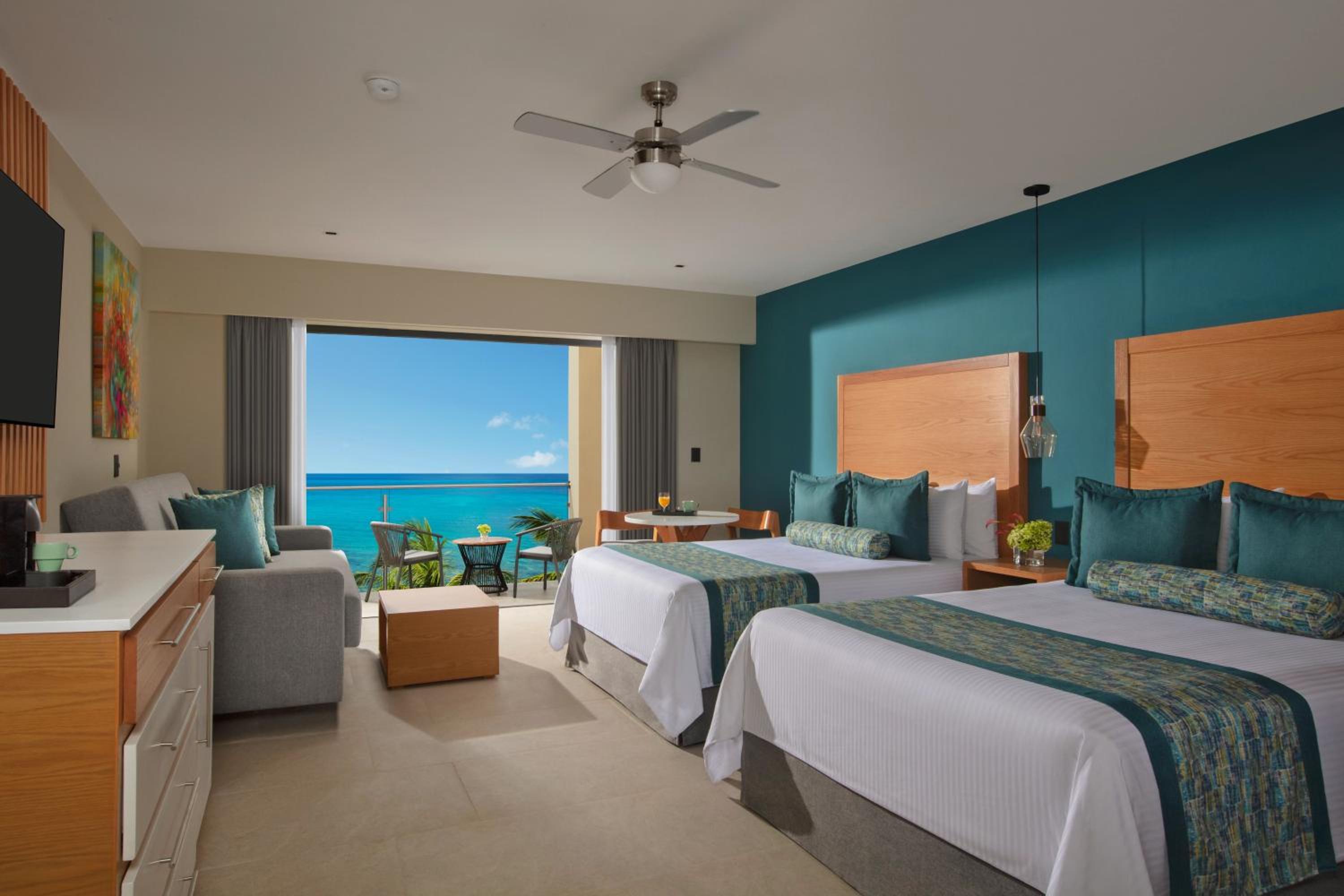 Preferred Club Jr Suite Ocean Front Double Beds - Photo 1