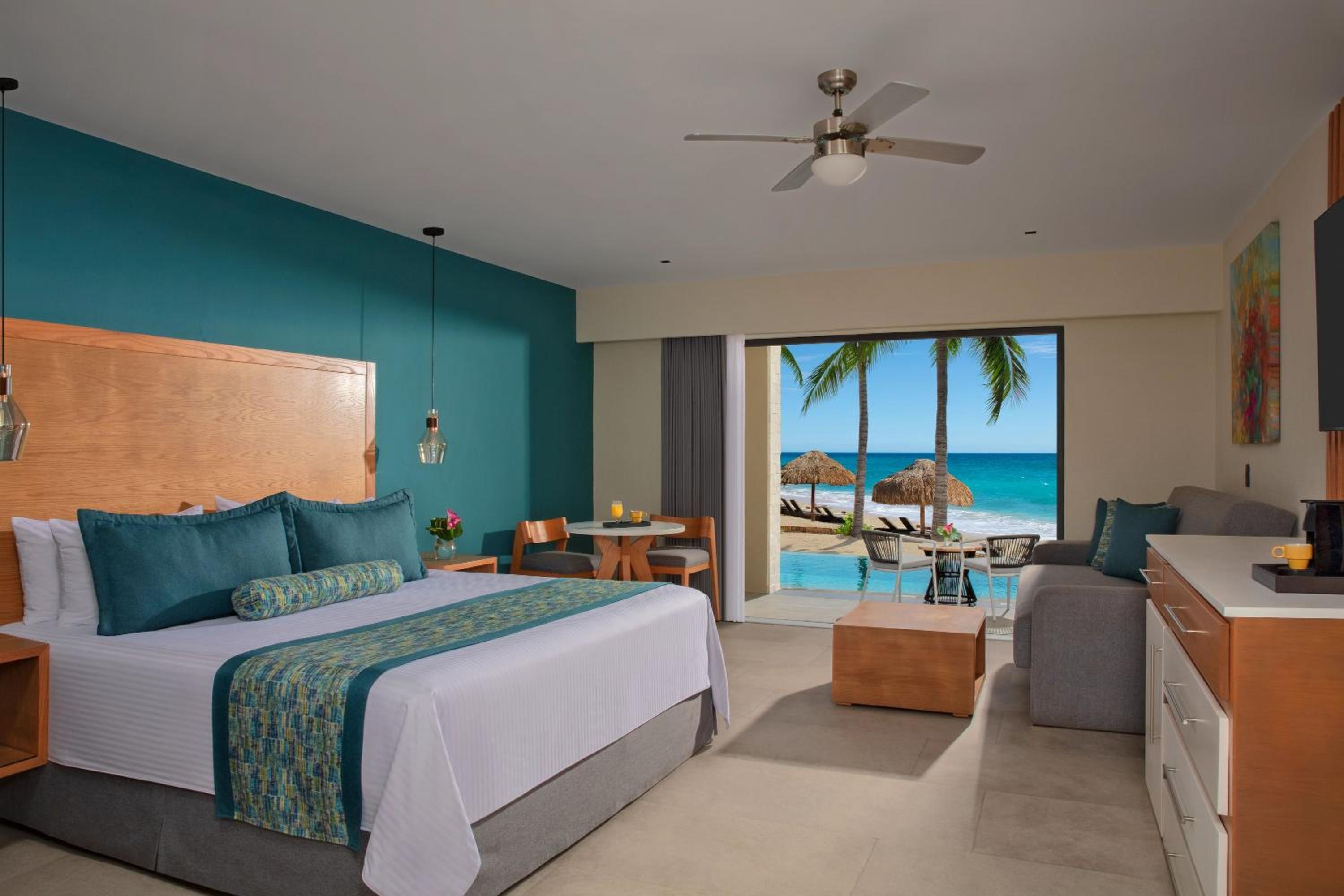 Preferred Club Jr Suite Swim Out Beach Front King Bed