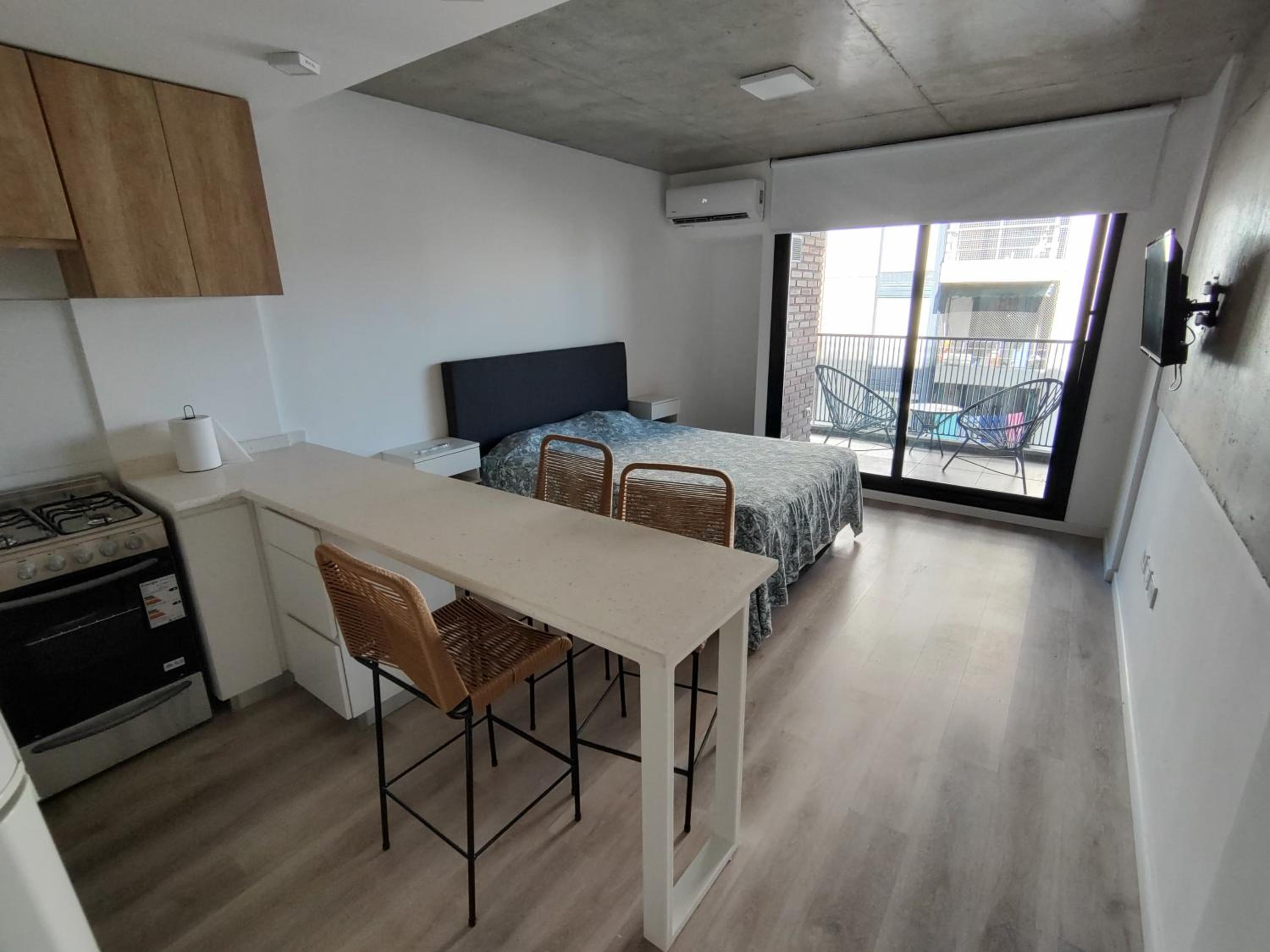 One-Bedroom Apartment photo 1