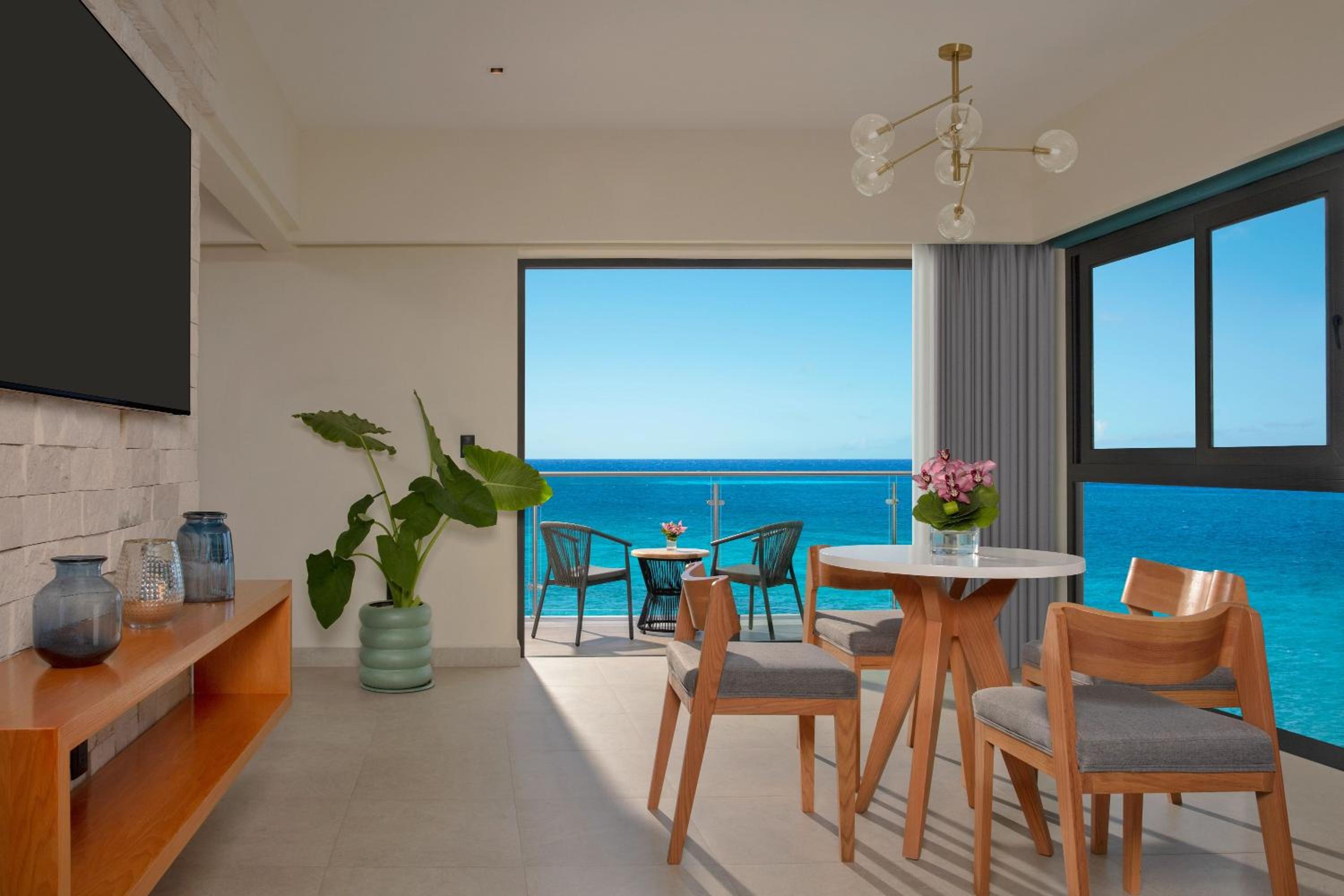 Master Suite Rooftop Ocean Front Suite with Plunge Pool - Photo 3