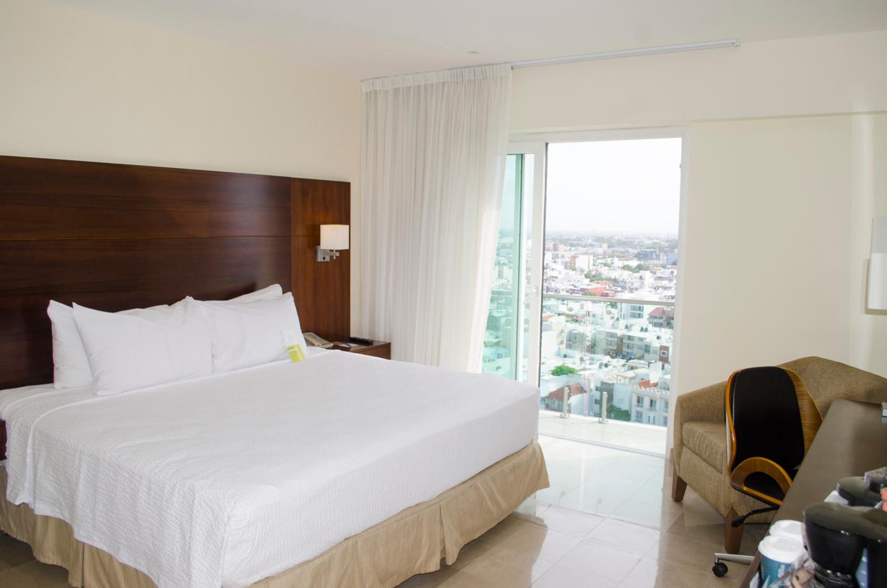 Guest room, 1 King, City view, Balcony