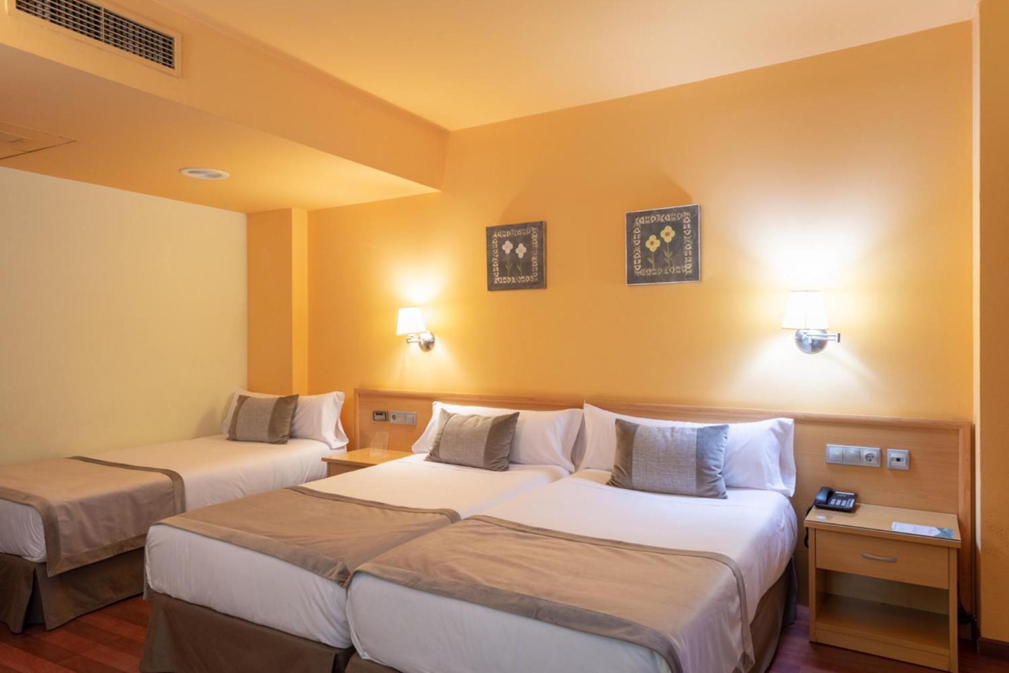 Triple Room (3 Adults) - Photo 4