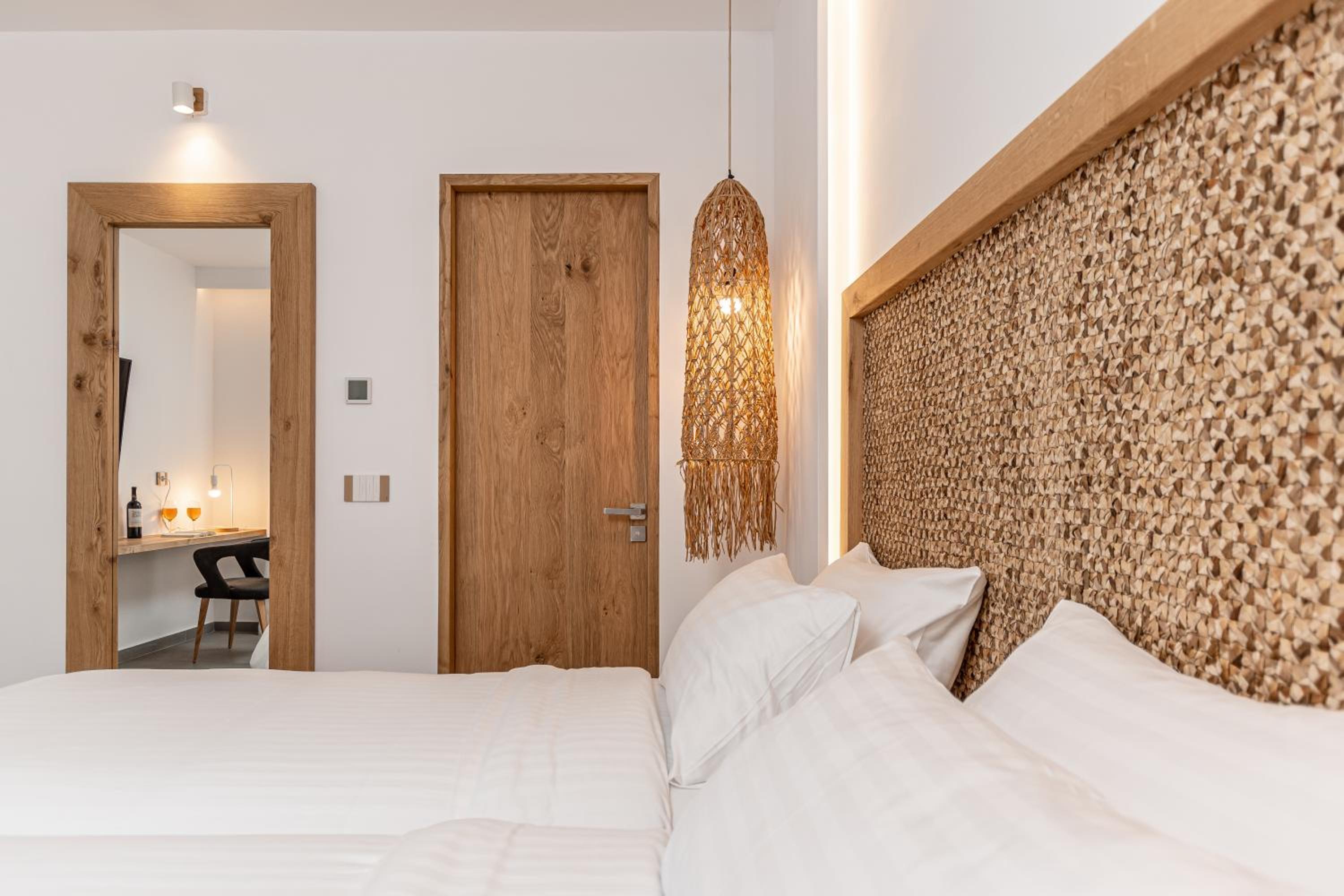 Deluxe Double or Twin Room - Photo 6