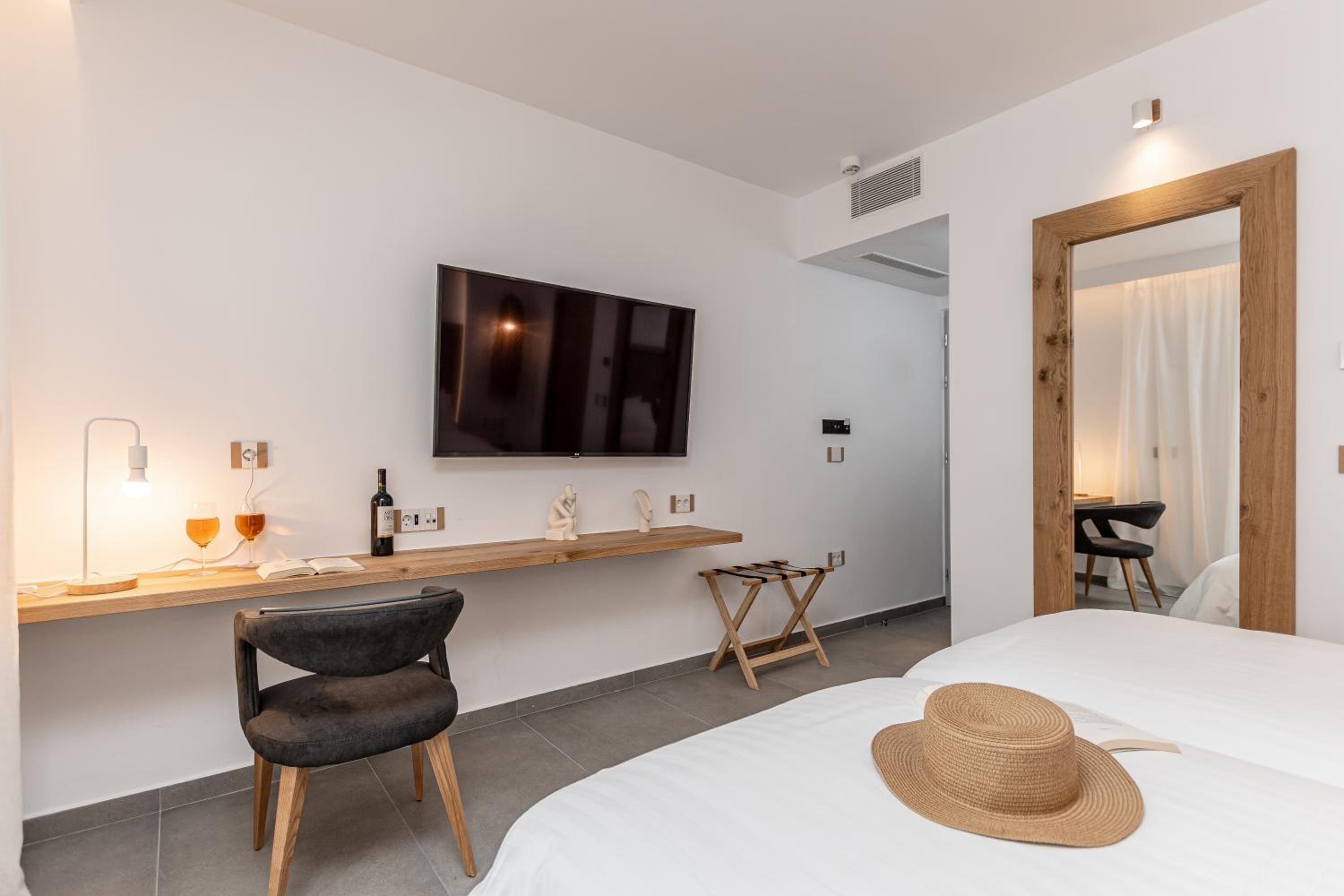 Deluxe Double or Twin Room - Photo 20