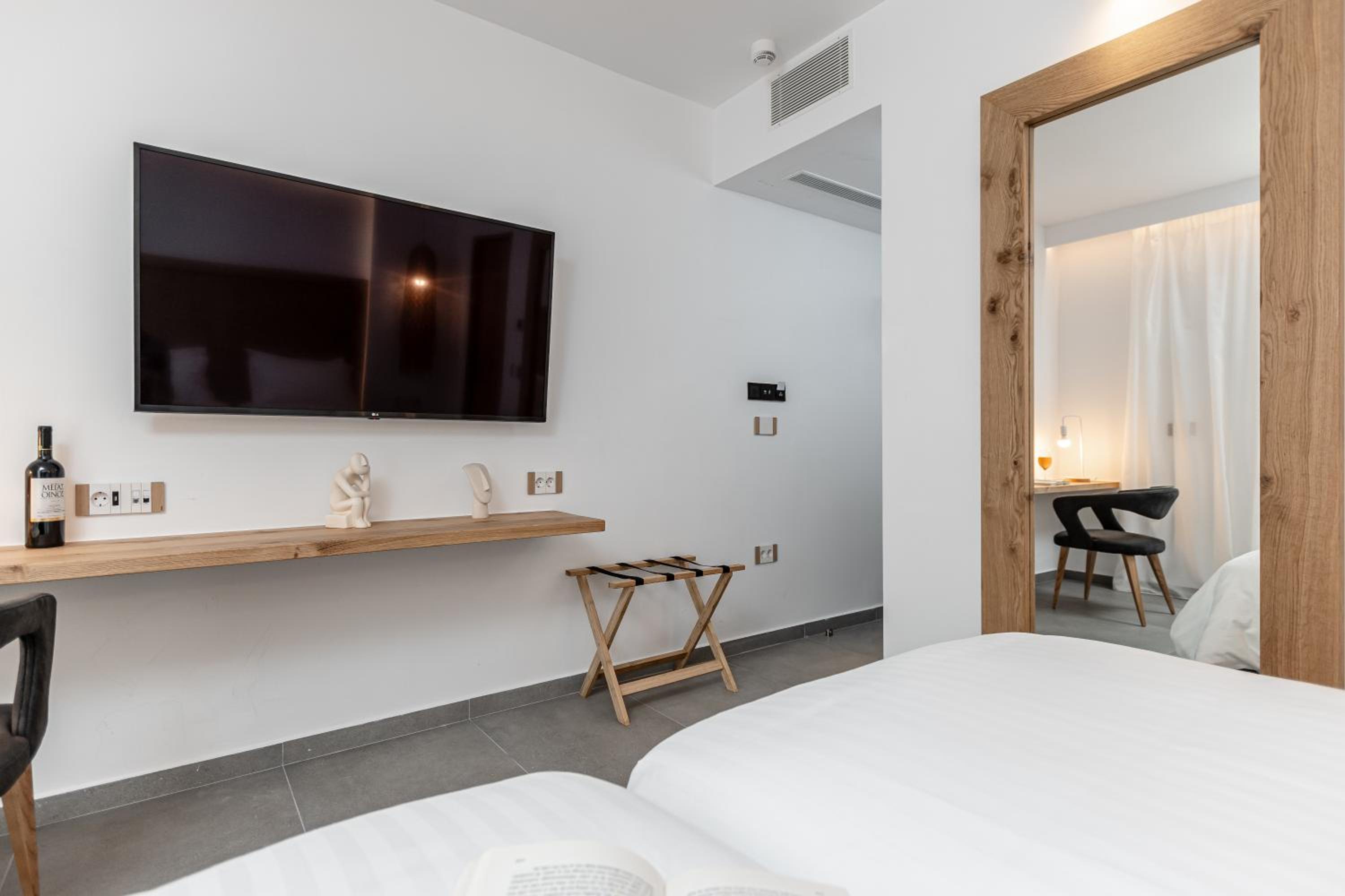 Deluxe Double or Twin Room - Photo 2