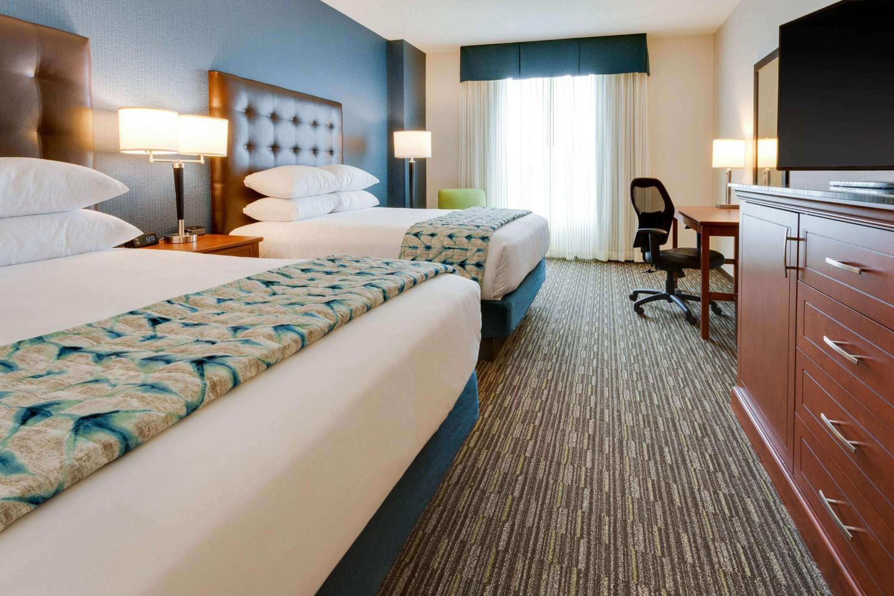 Deluxe Queen Room with Two Queen Beds photo 1