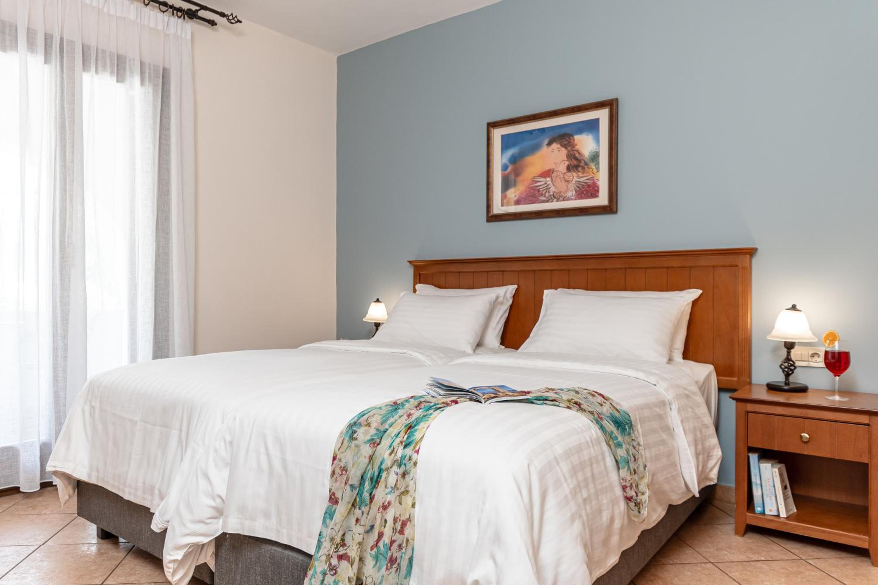 Double or Twin Room - Photo 5