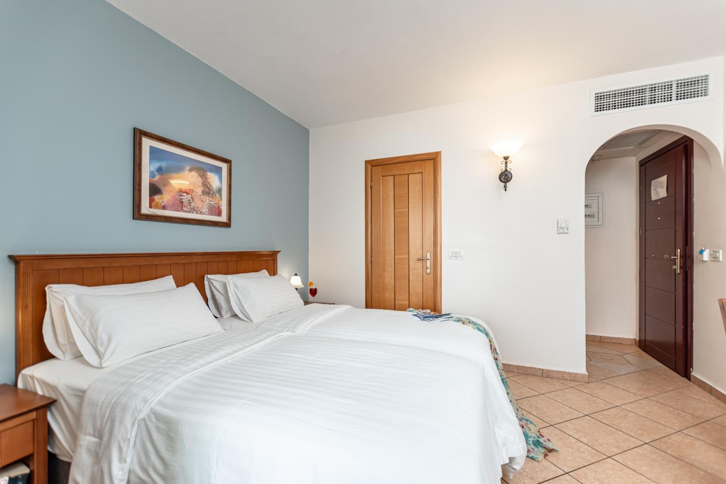 Double or Twin Room - Photo 2