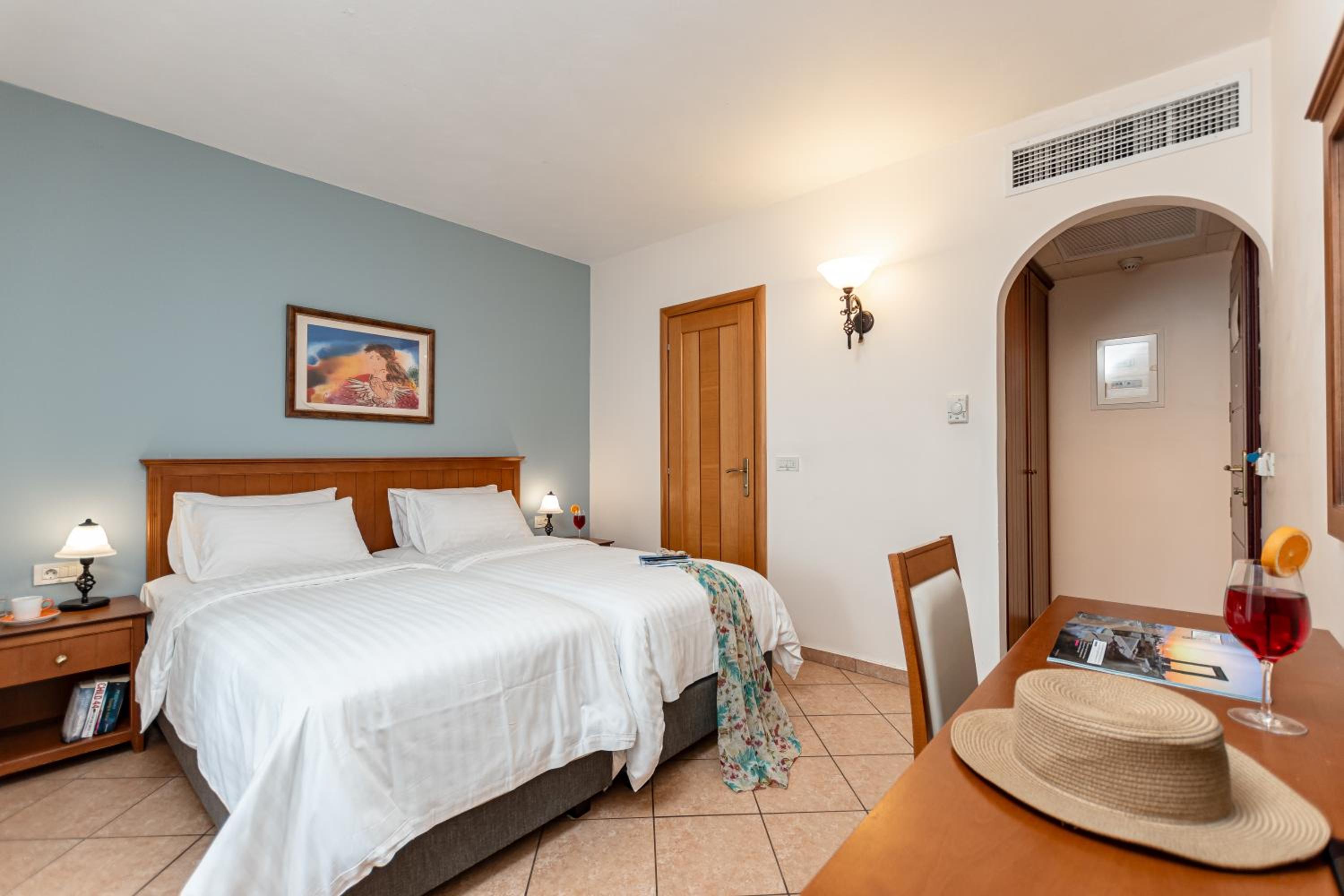 Double or Twin Room - Photo 22