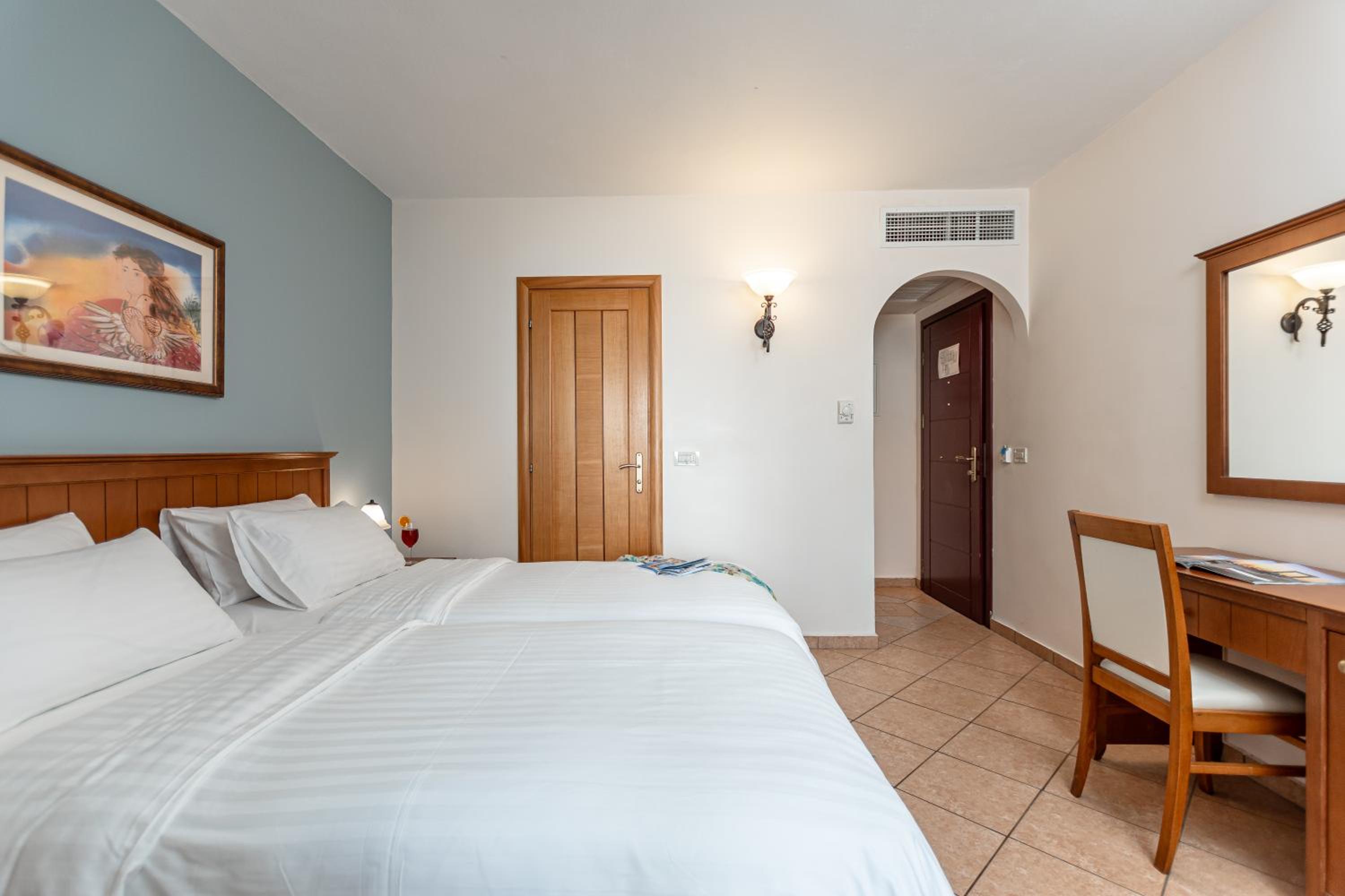 Double or Twin Room - Photo 14