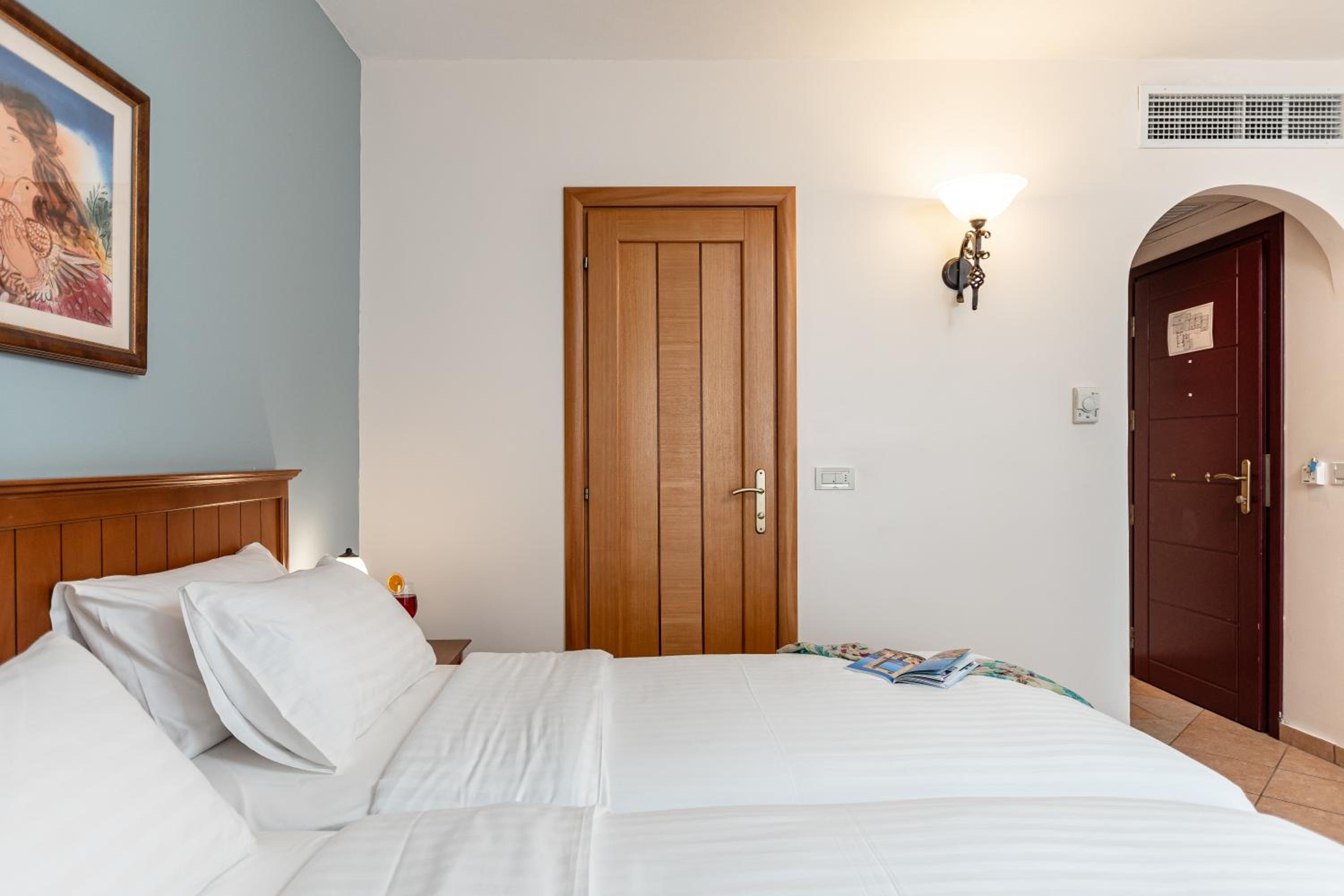 Double or Twin Room - Photo 20