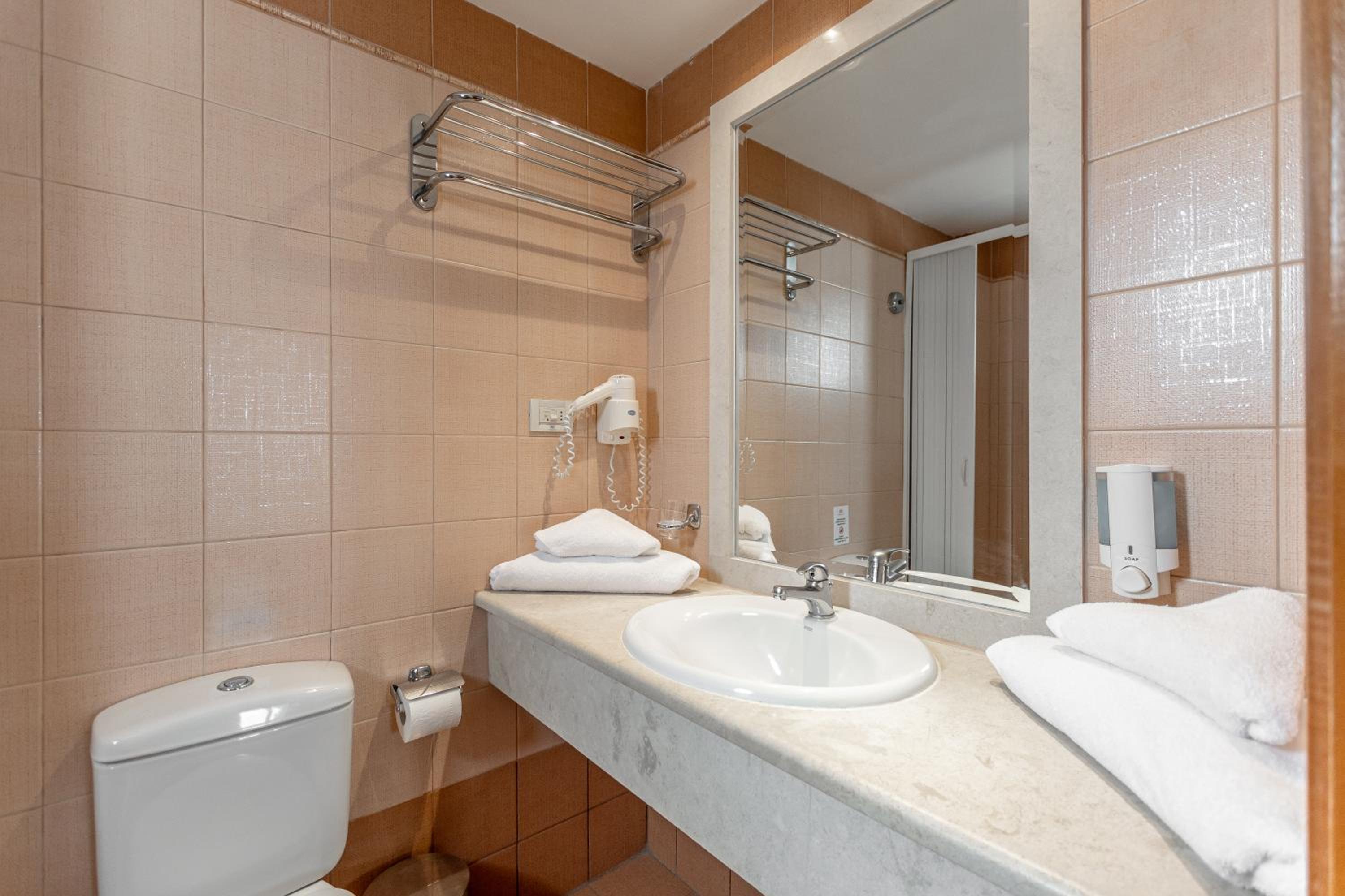 Double or Twin Room - Photo 28
