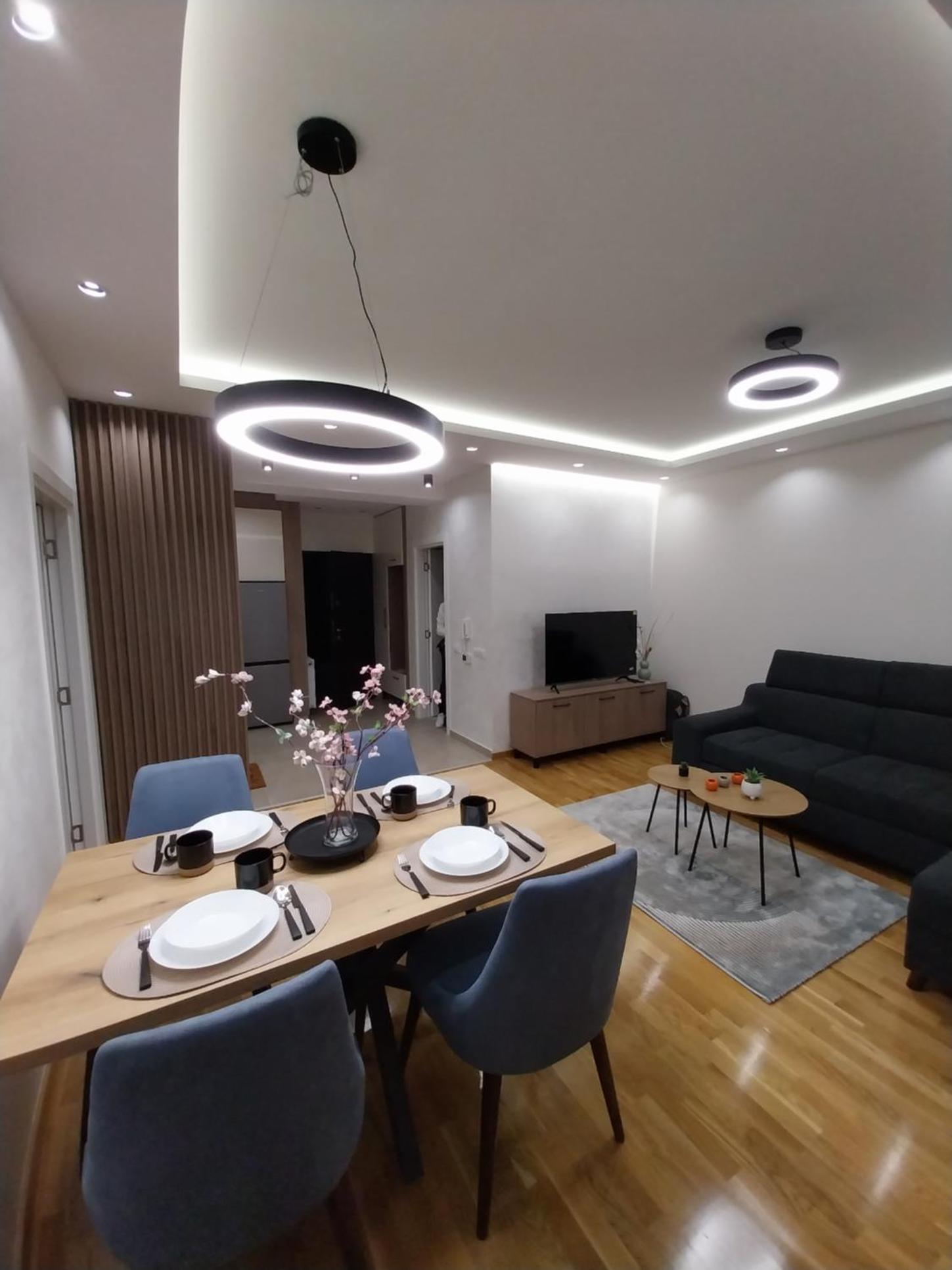 One-Bedroom Apartment photo 1