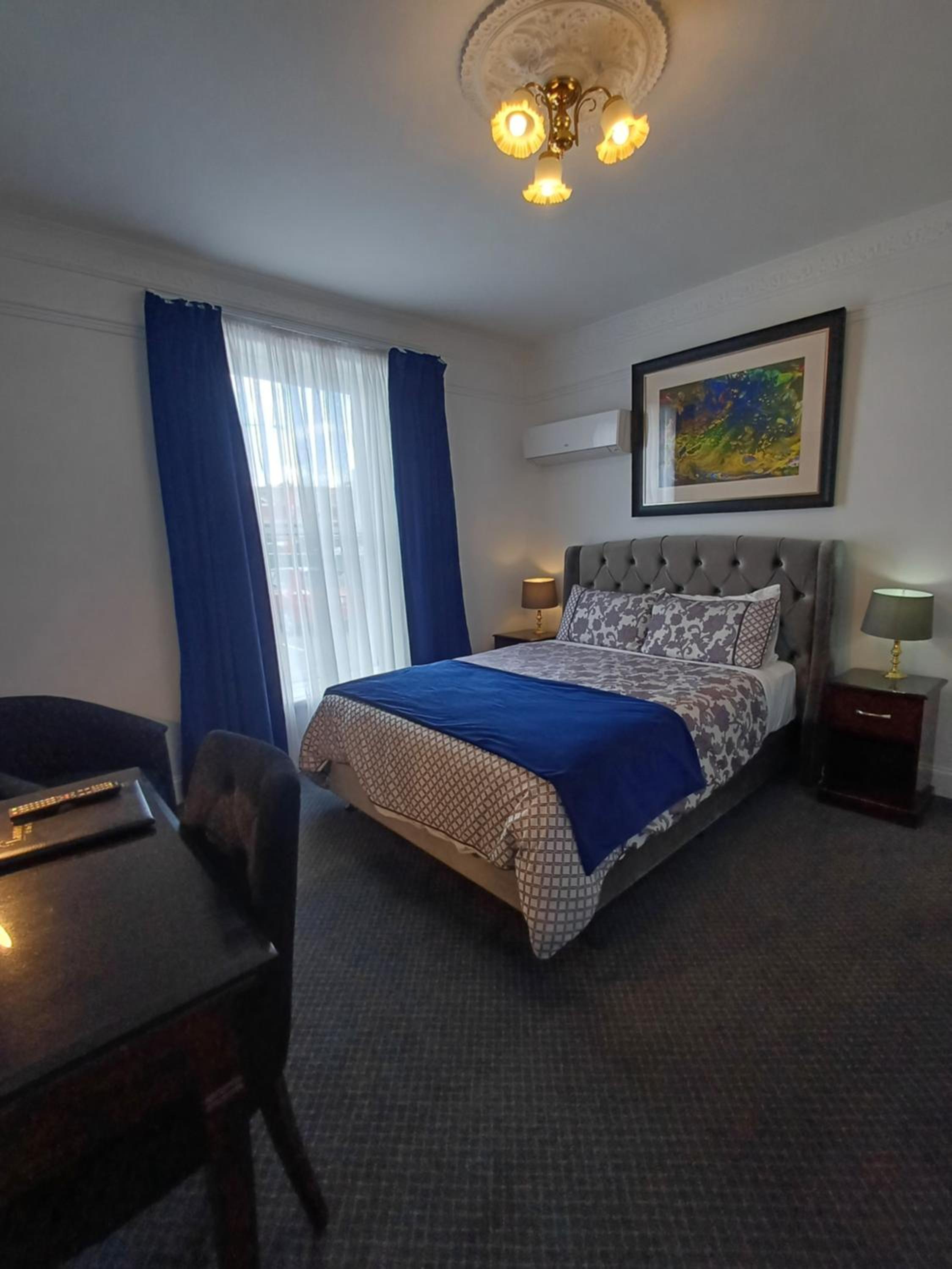 Business Queen Room