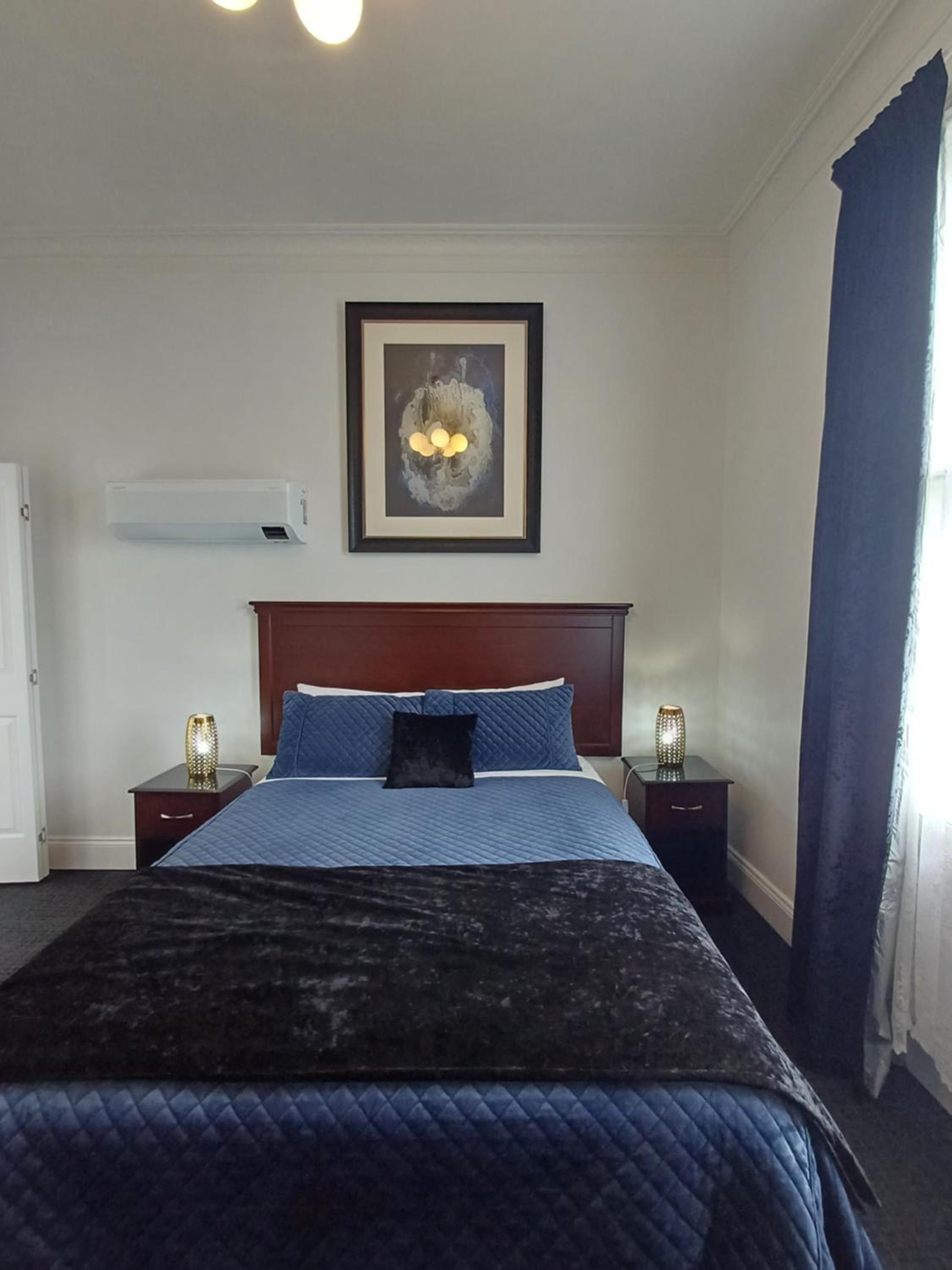 Standard Queen Room - Photo 7