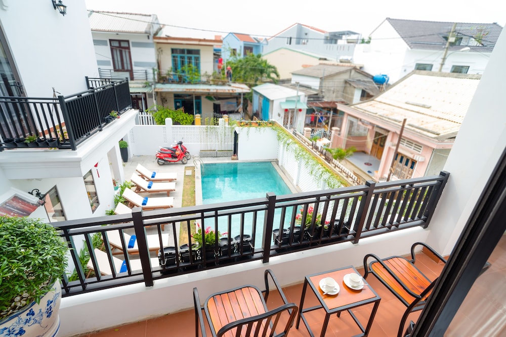 Deluxe Room, Balcony, Pool View - Photo 3