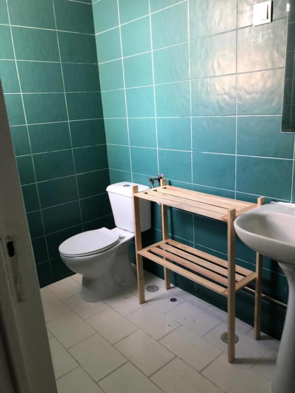 Twin Room with Private Bathroom - Photo 14