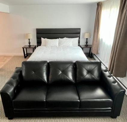 Studio Apartment - Photo 1