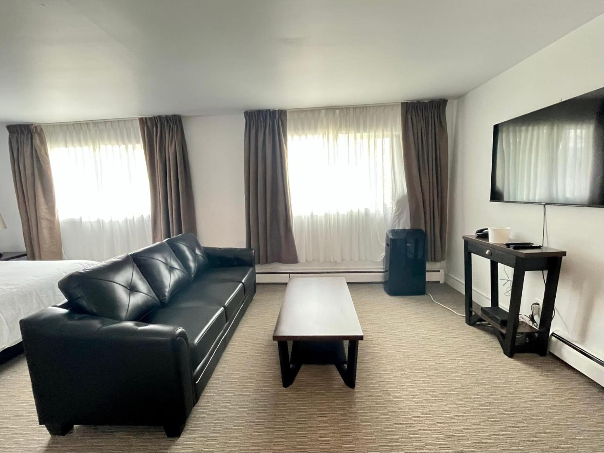 Studio Apartment - Photo 3
