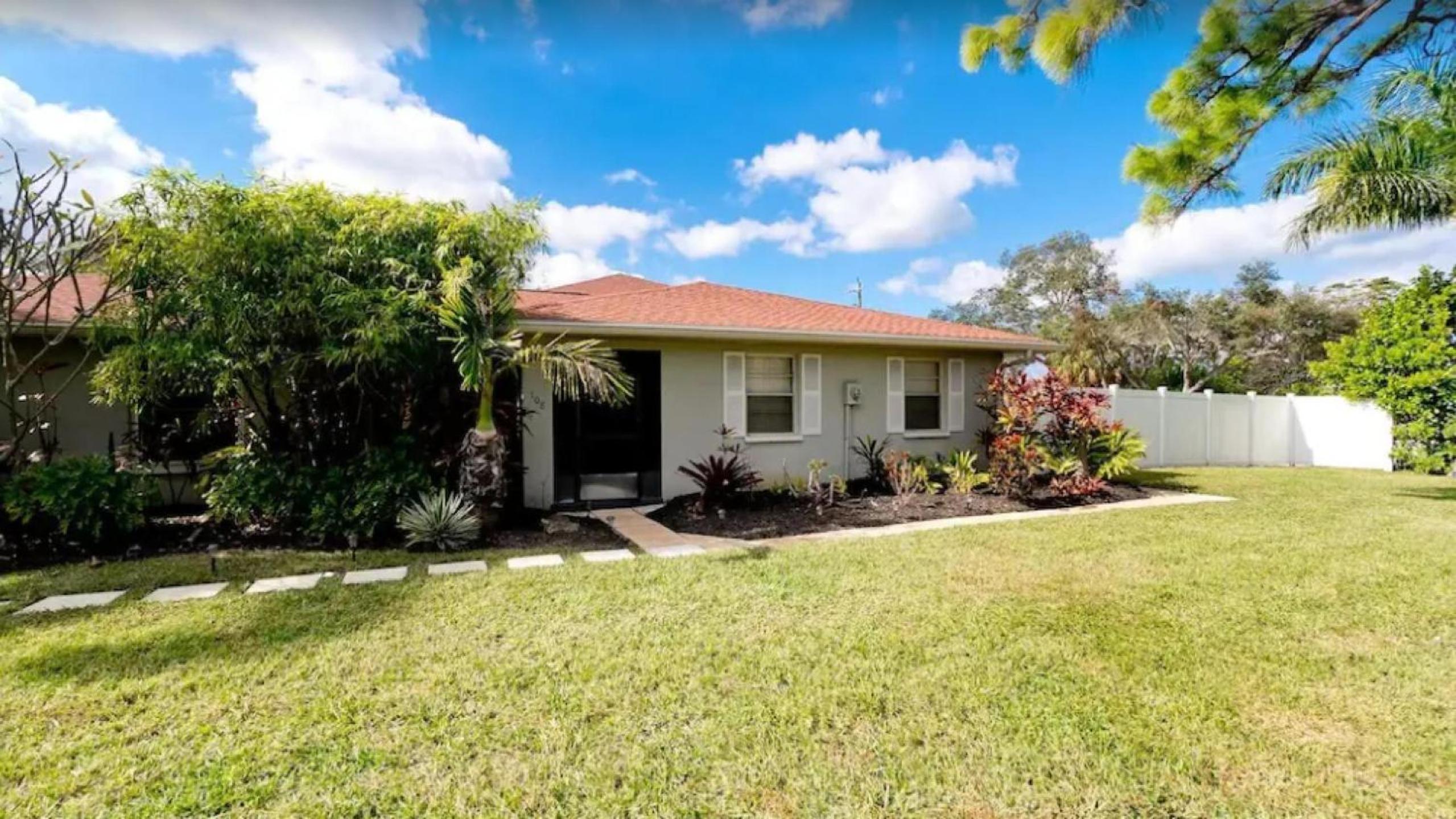 Three-Bedroom Vacation Home  photo 3
