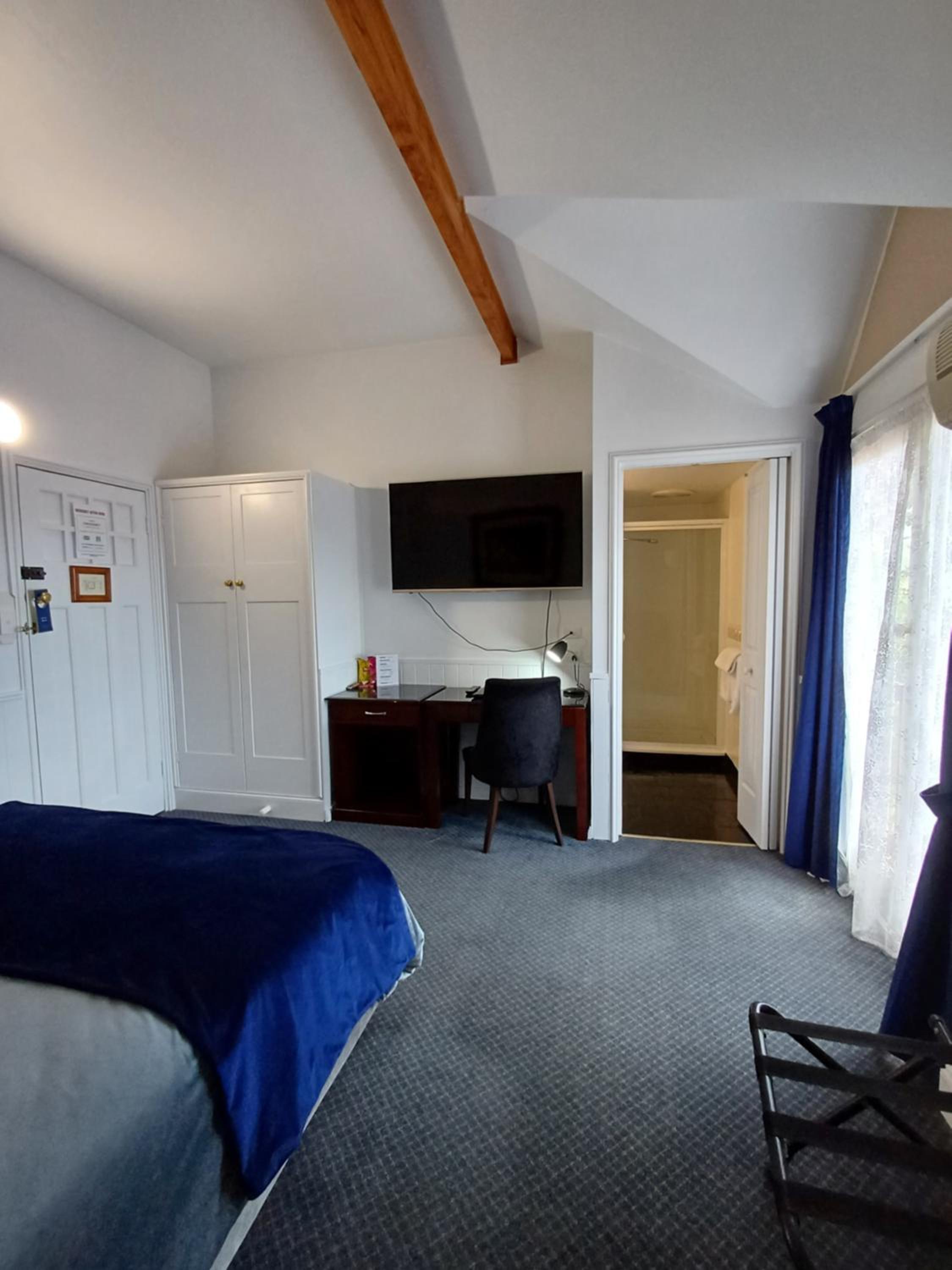 Queen Room with Balcony - Photo 3