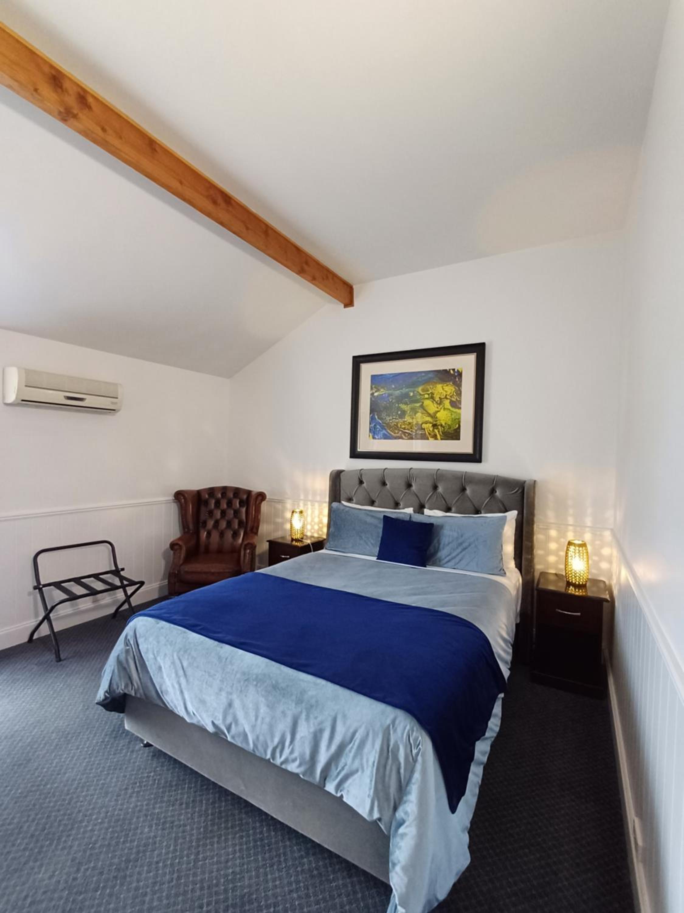 Queen Room with Balcony - Photo 5