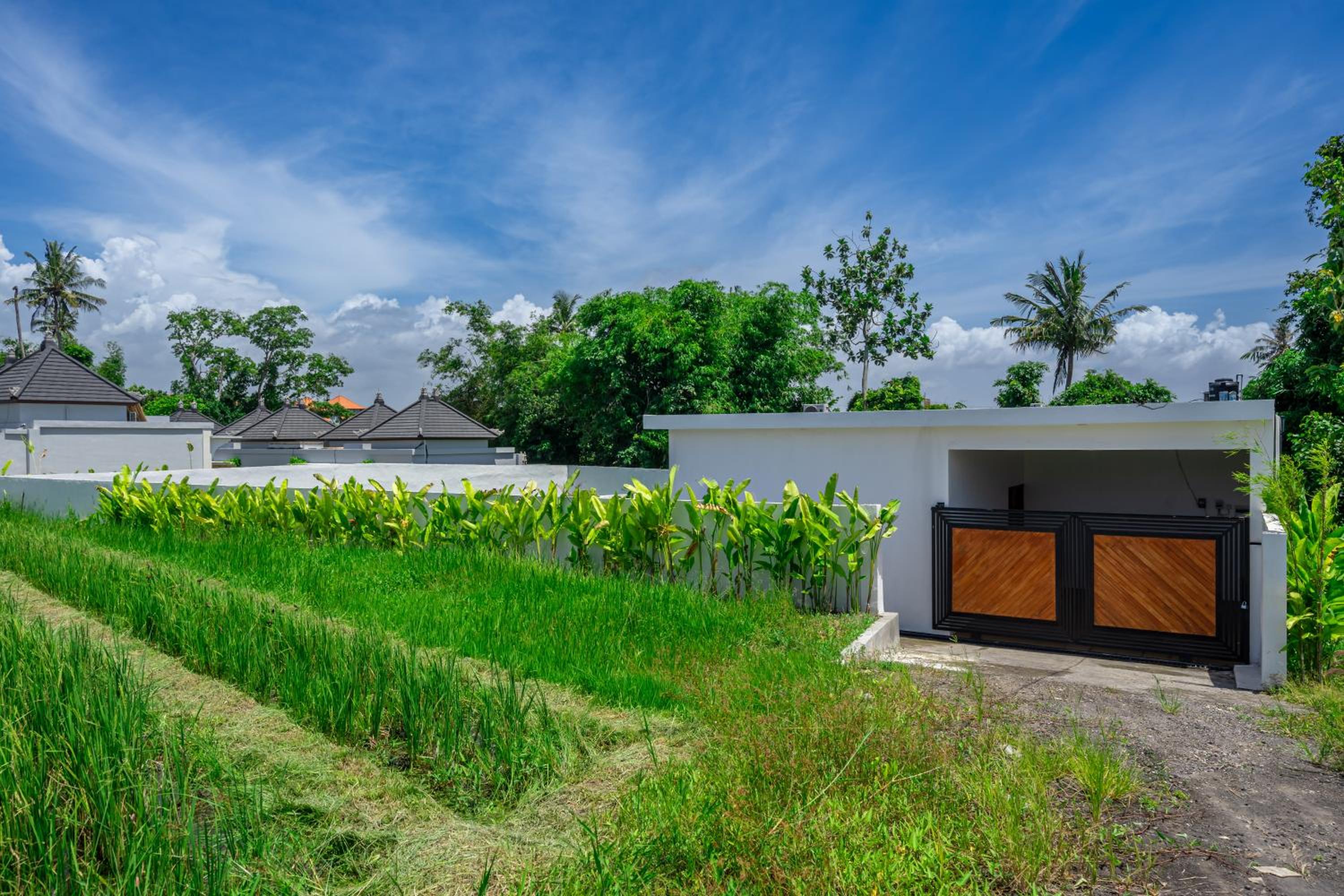 Three-Bedroom Villa photo 3