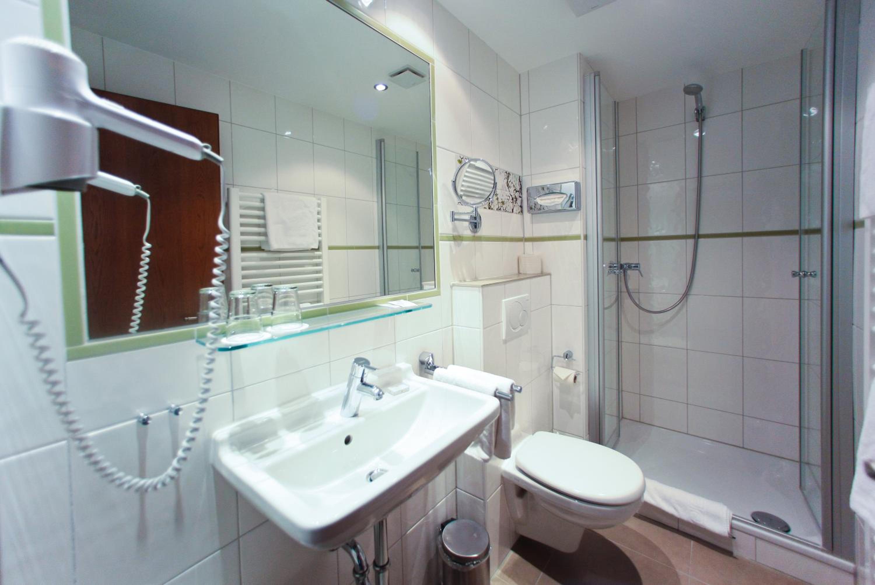 Double Room with Lake View - Photo 2