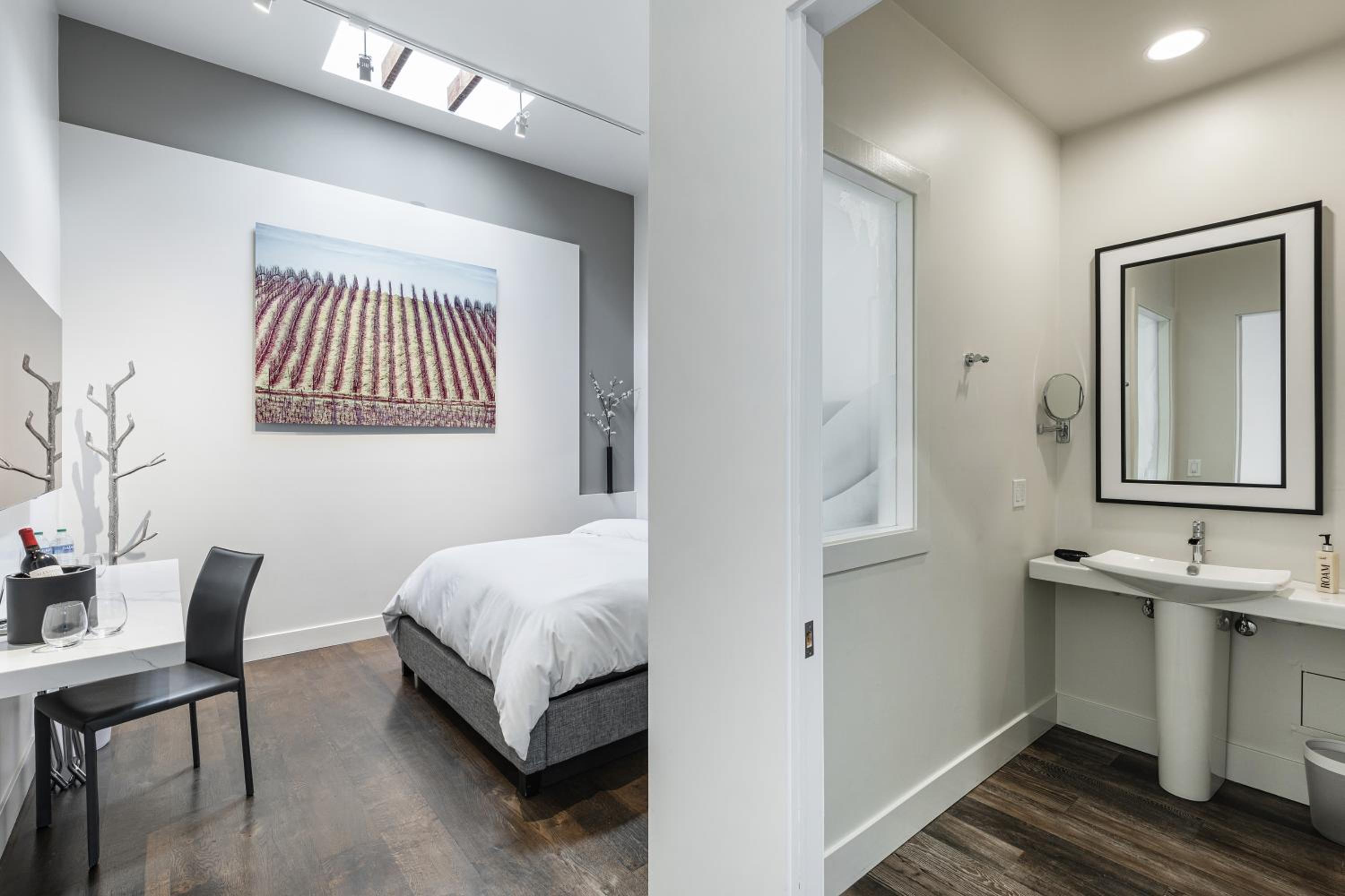 Courtyard Queen Room with Skylight (no window) - Photo 6
