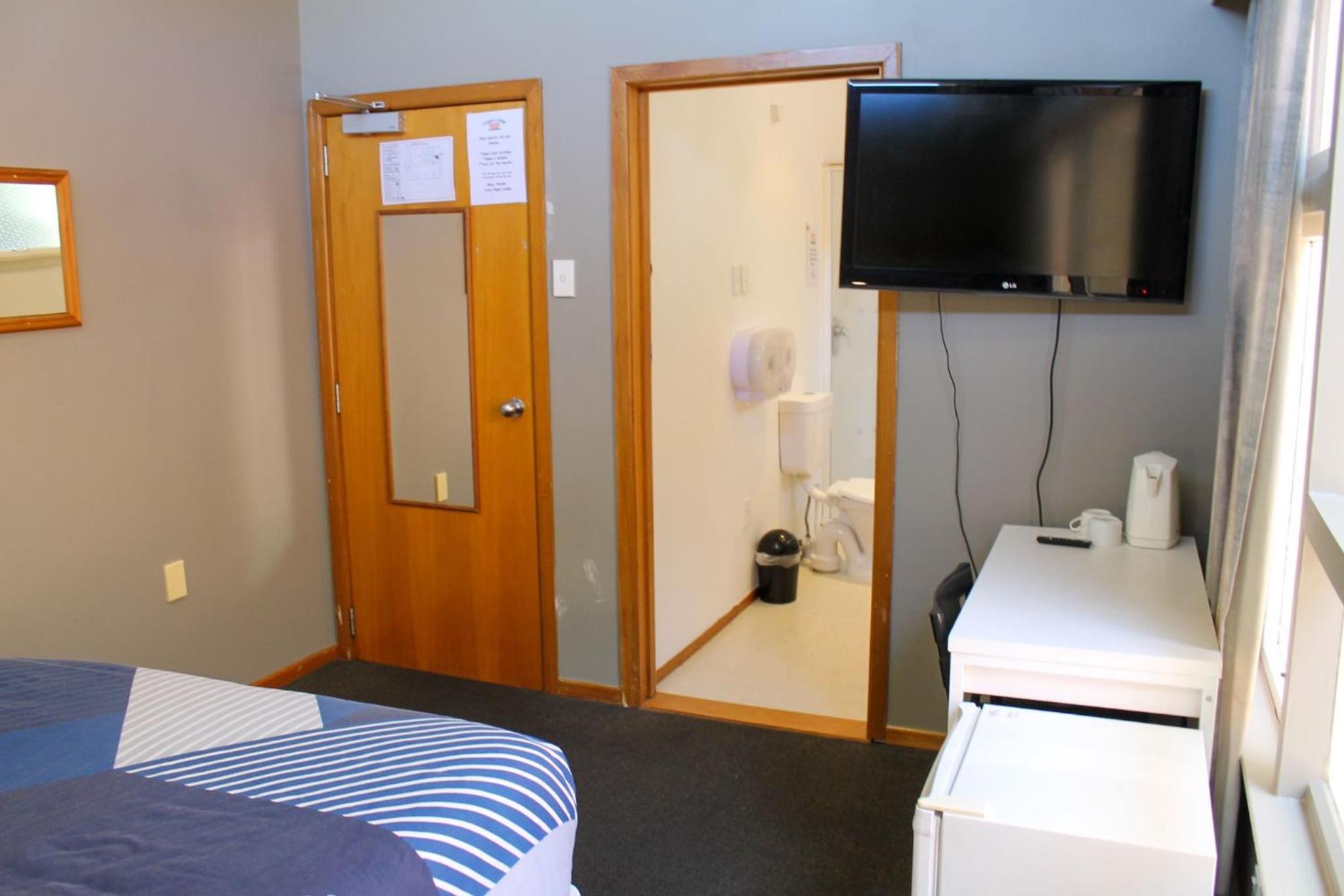 Double Room with Private Bathroom - Photo 2
