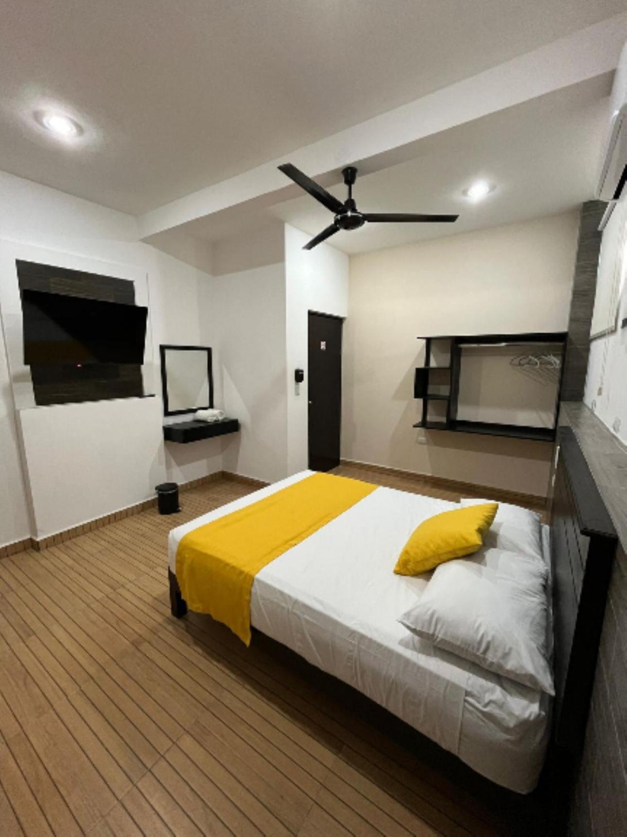 Deluxe Queen Room photo 2