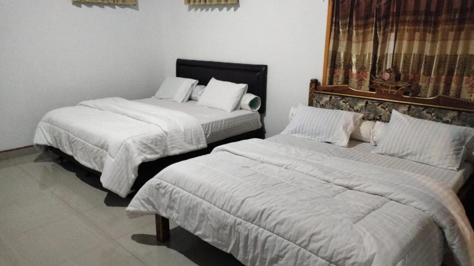 Double or Twin Room with Private Bathroom photo 1