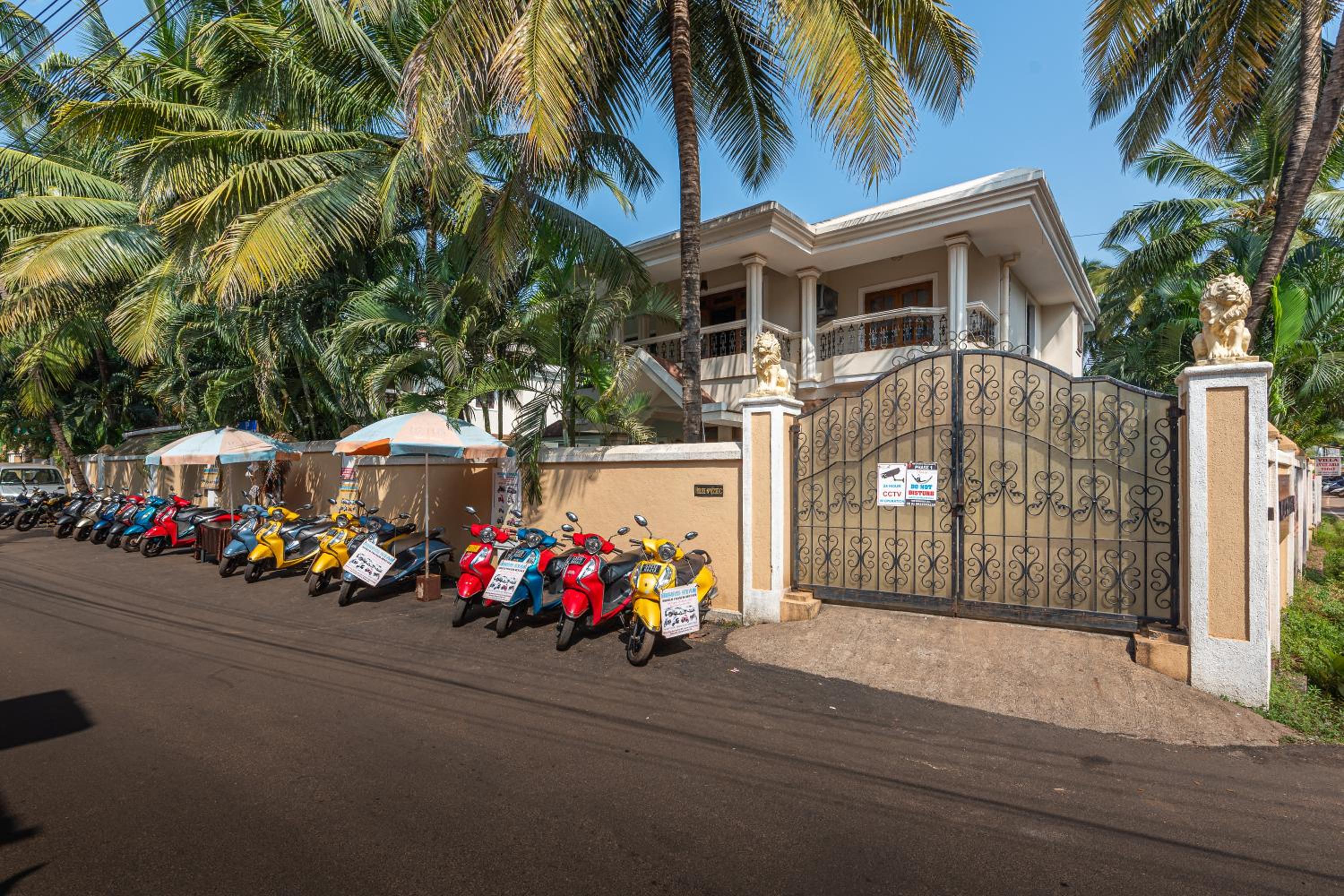 Villa photo 2